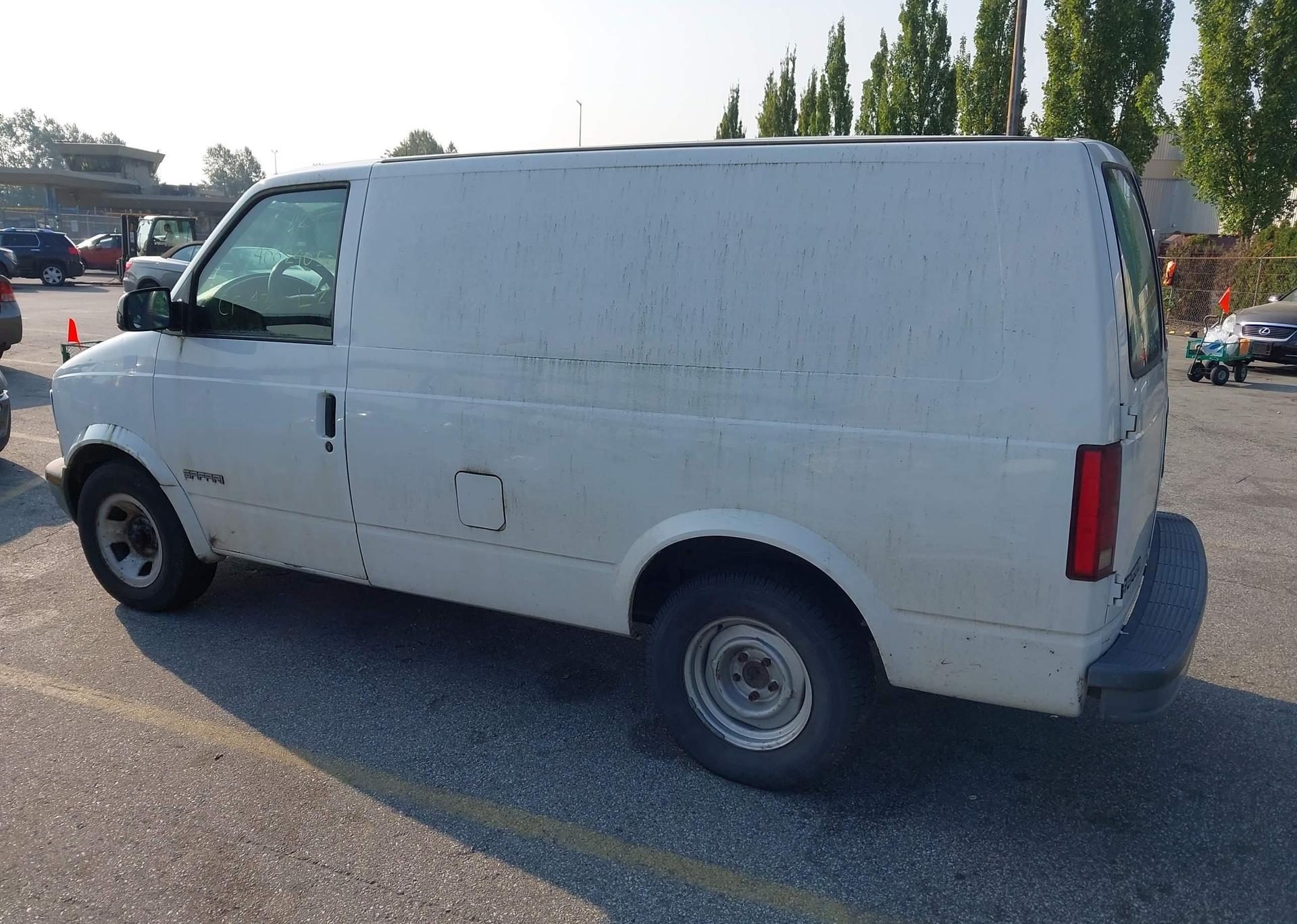 2000 GMC SAFARI XT