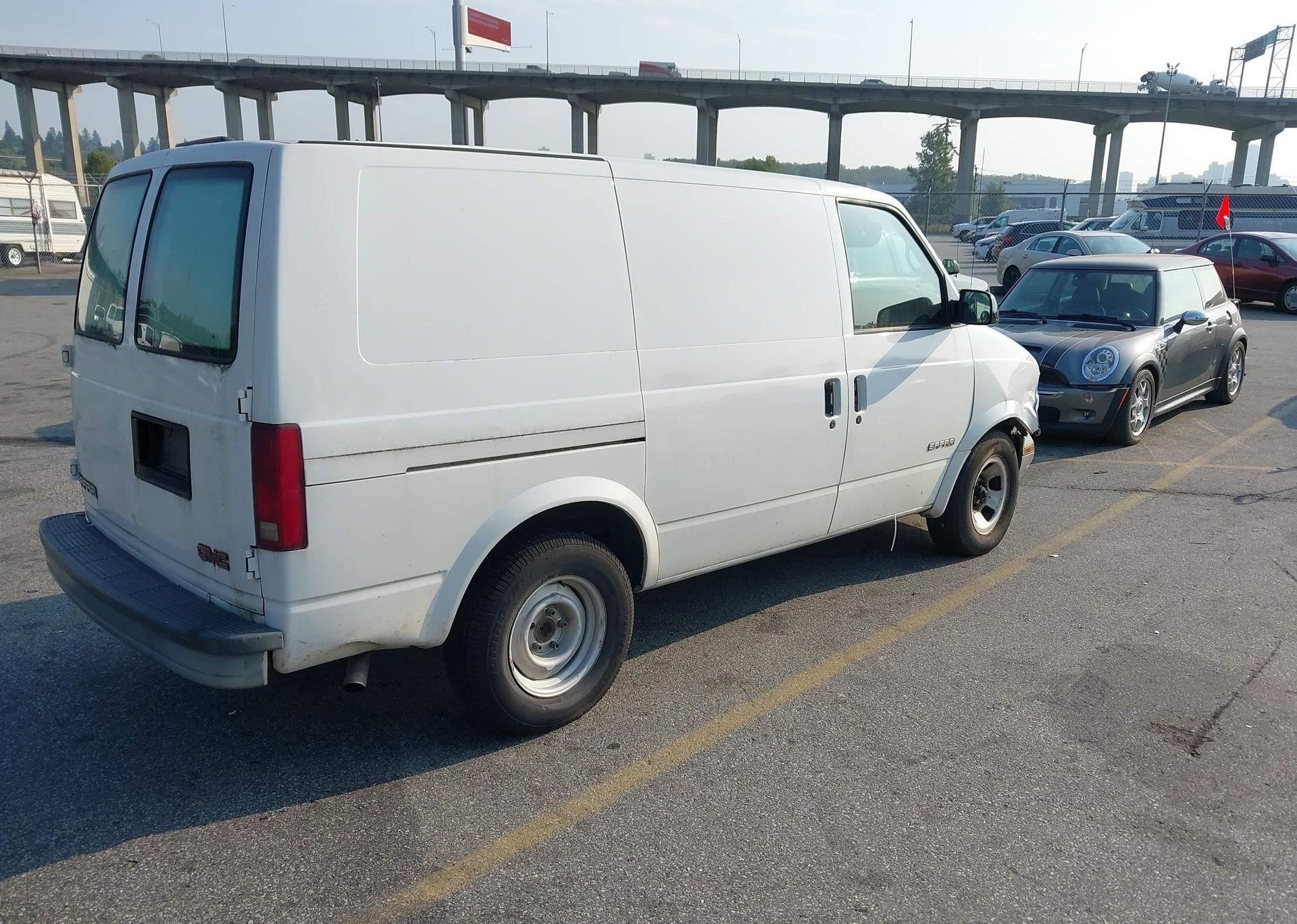 2000 GMC SAFARI XT