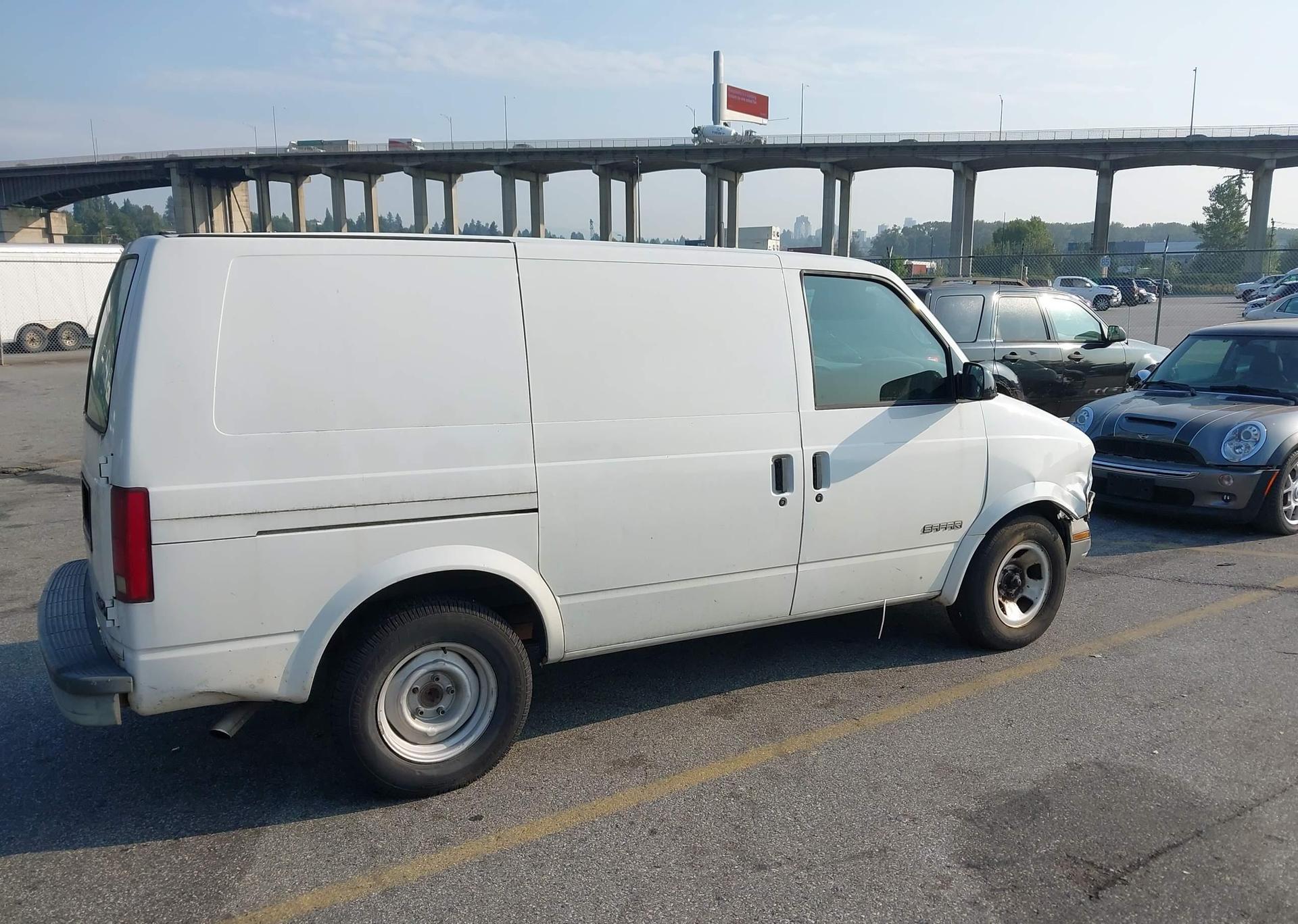 2000 GMC SAFARI XT
