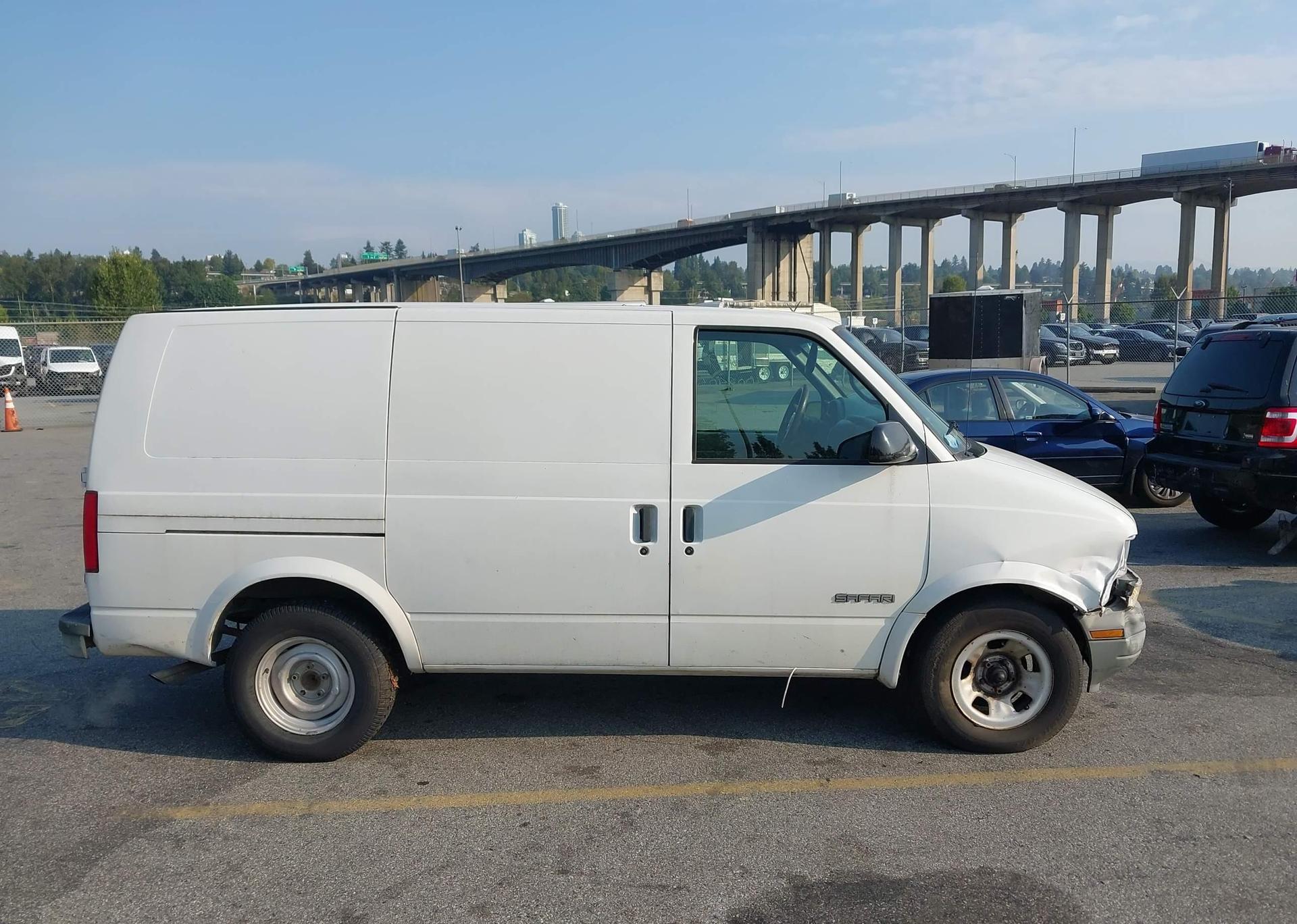 2000 GMC SAFARI XT