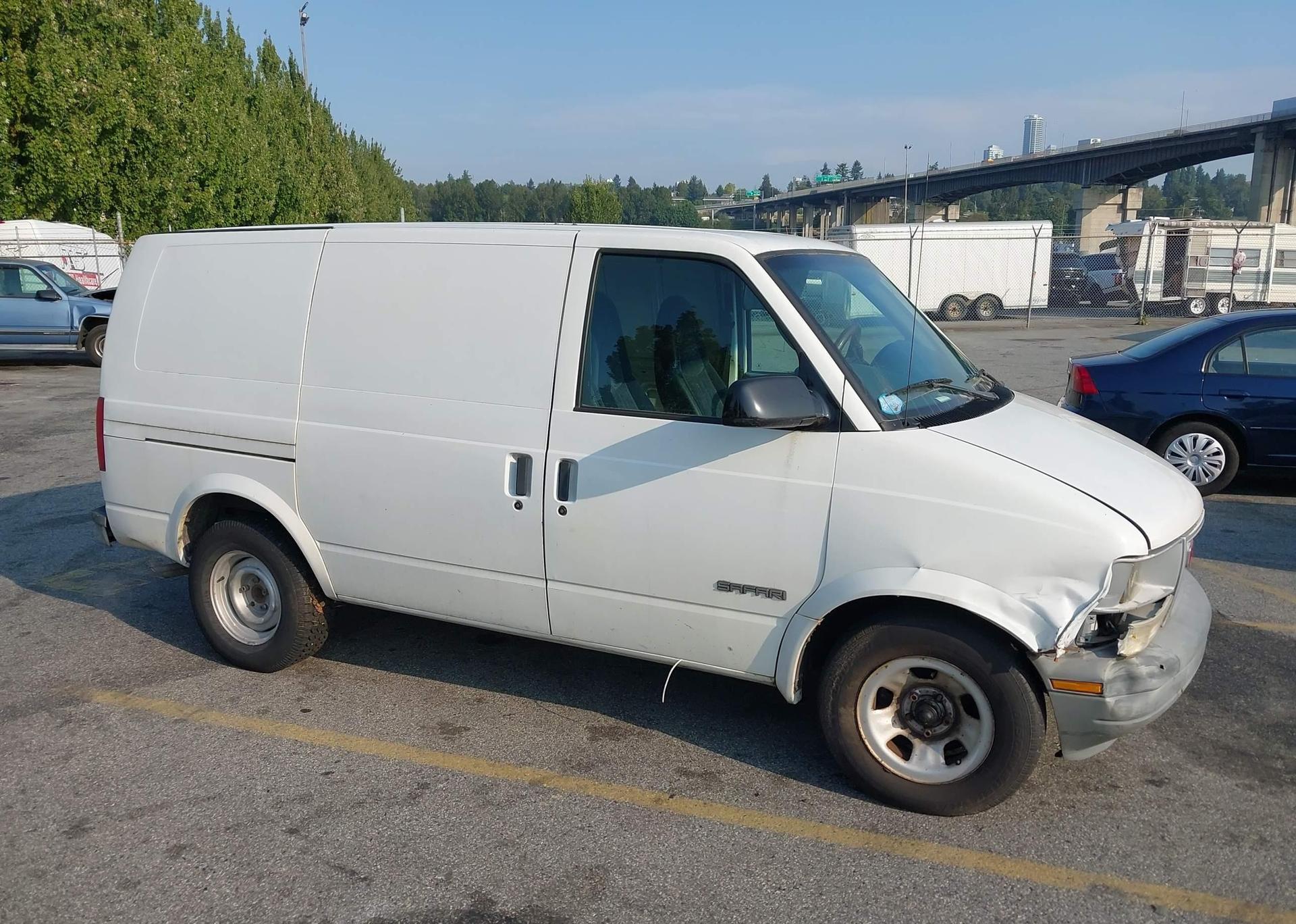 2000 GMC SAFARI XT