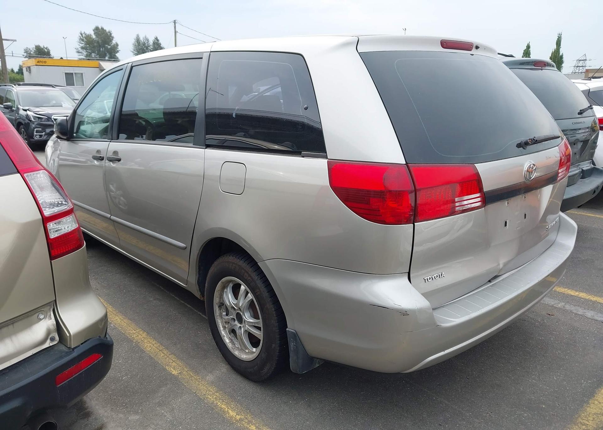 2005 TOYOTA SIENNA CE