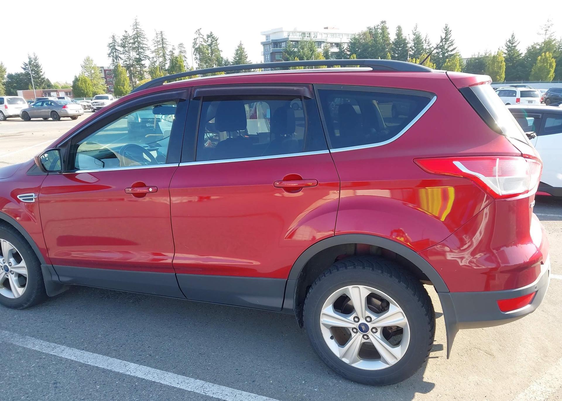 2015 FORD ESCAPE SE