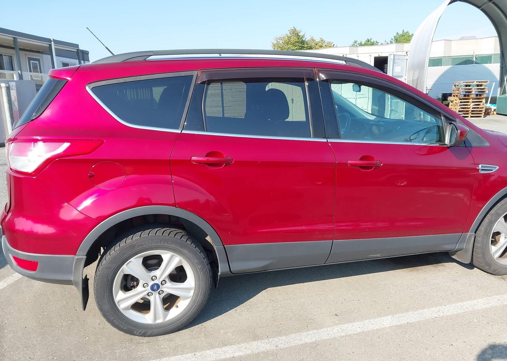 2015 FORD ESCAPE SE