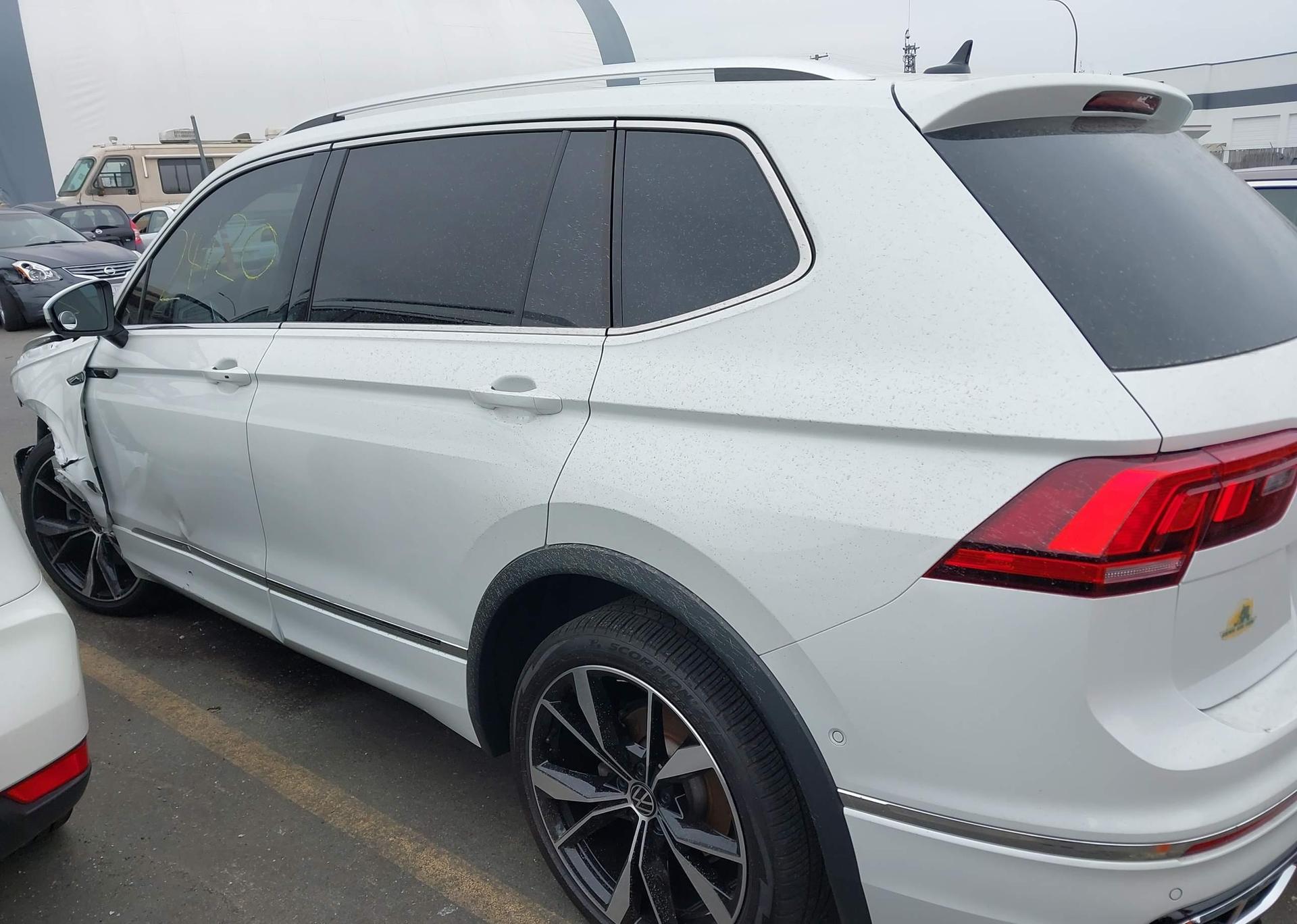 2023 VOLKSWAGEN TIGUAN SEL R-LINE BLACK