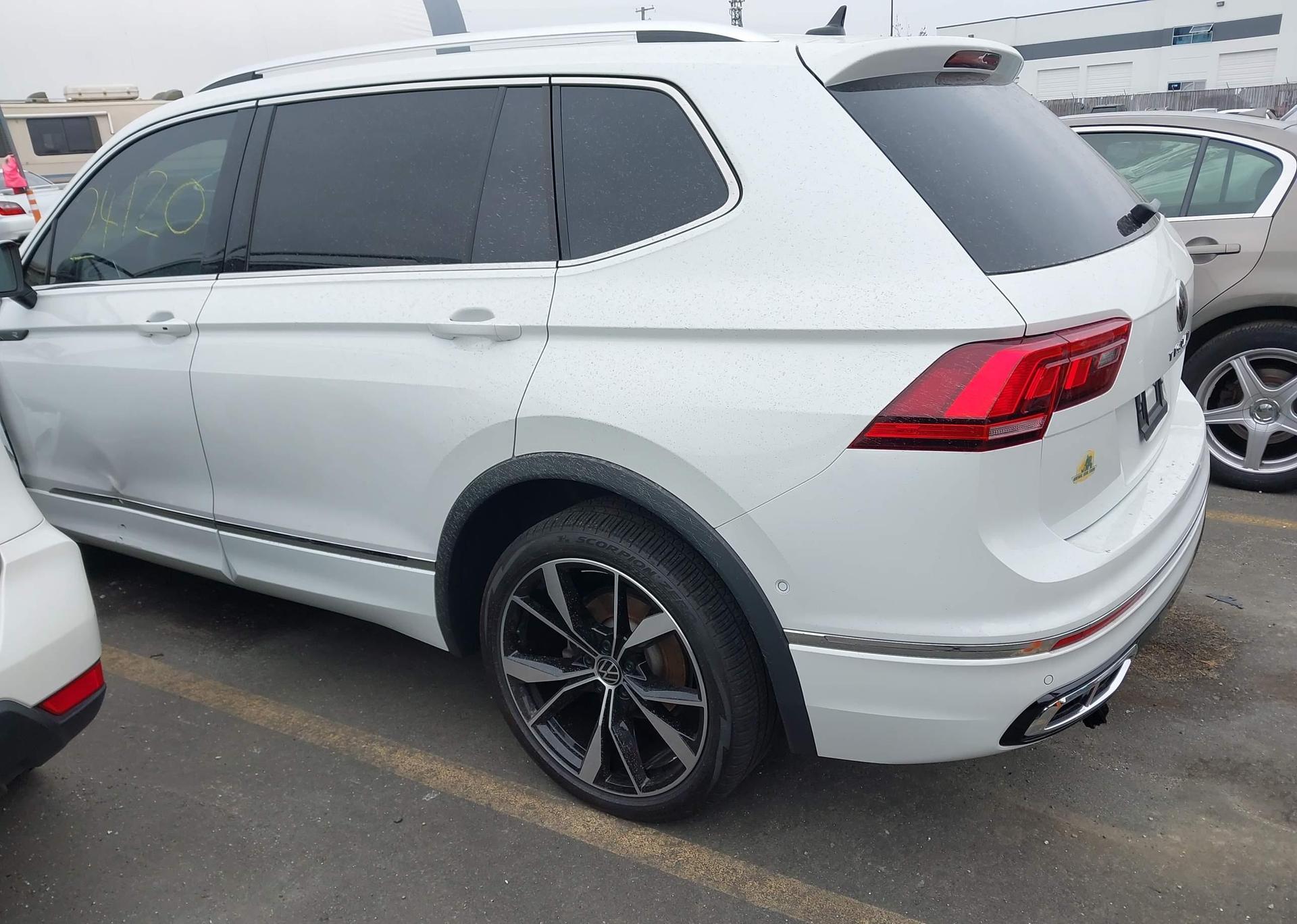 2023 VOLKSWAGEN TIGUAN SEL R-LINE BLACK