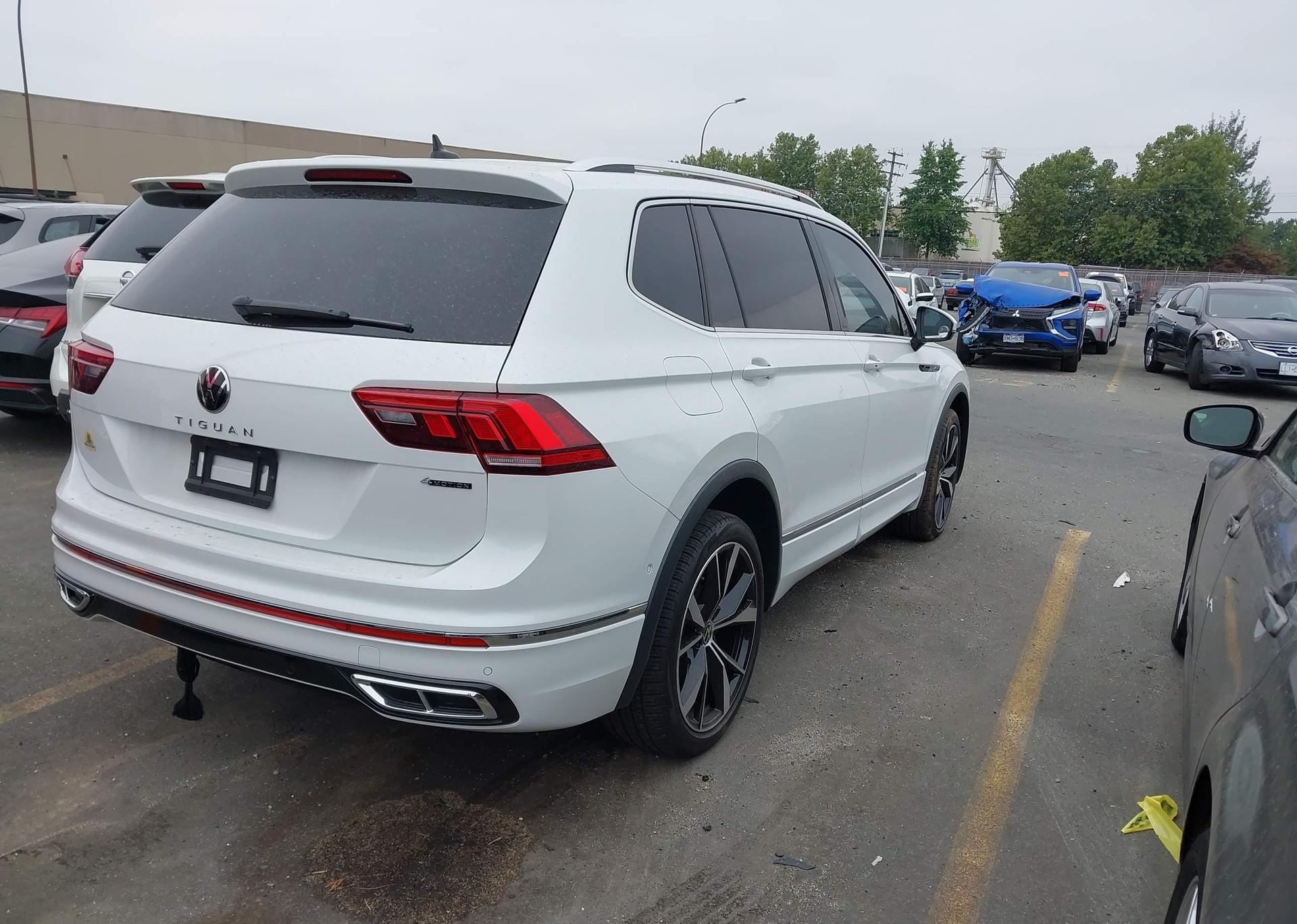 2023 VOLKSWAGEN TIGUAN SEL R-LINE BLACK