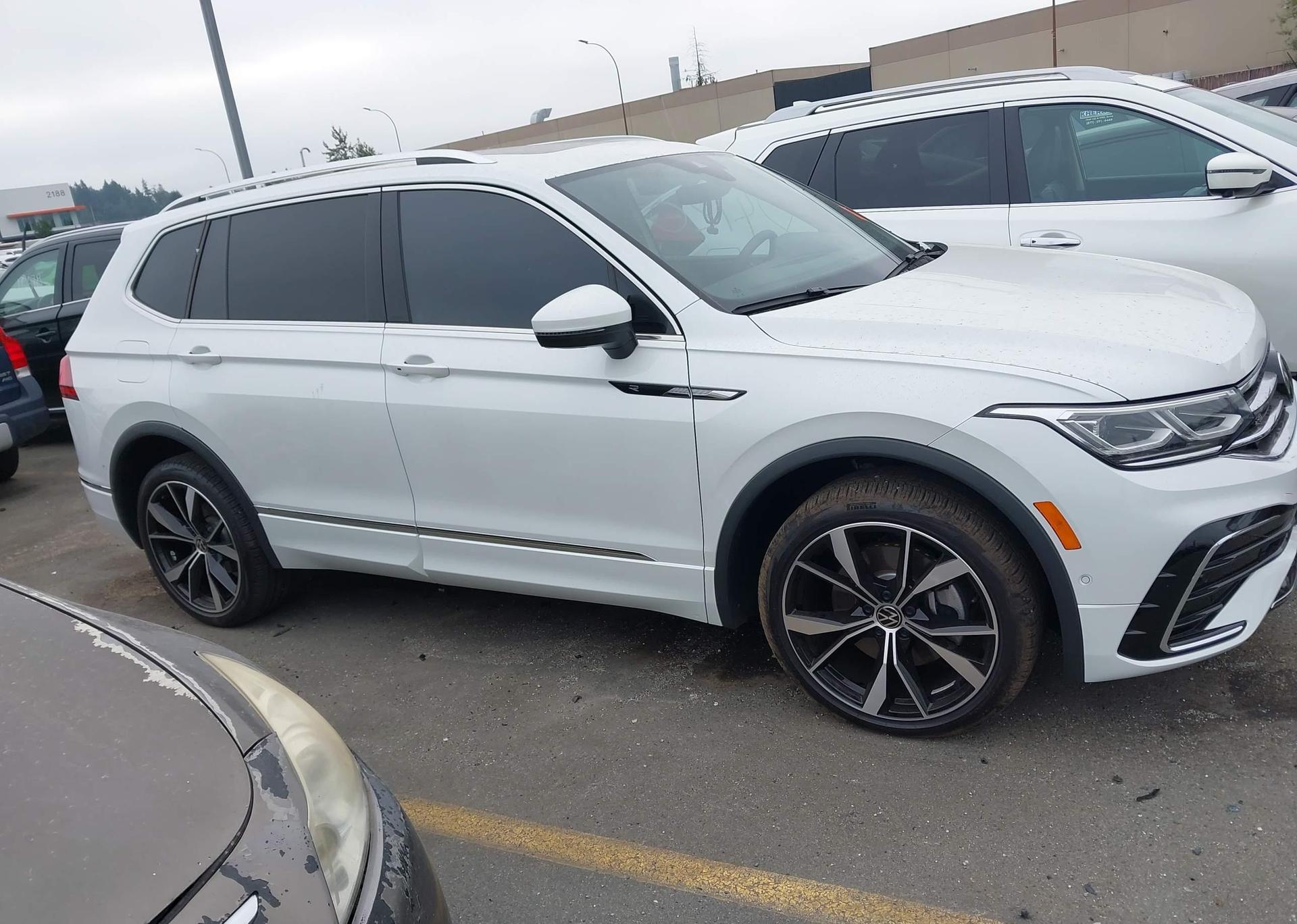 2023 VOLKSWAGEN TIGUAN SEL R-LINE BLACK