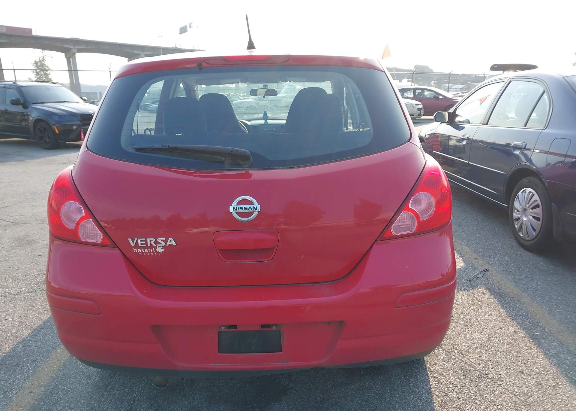 2011 NISSAN VERSA