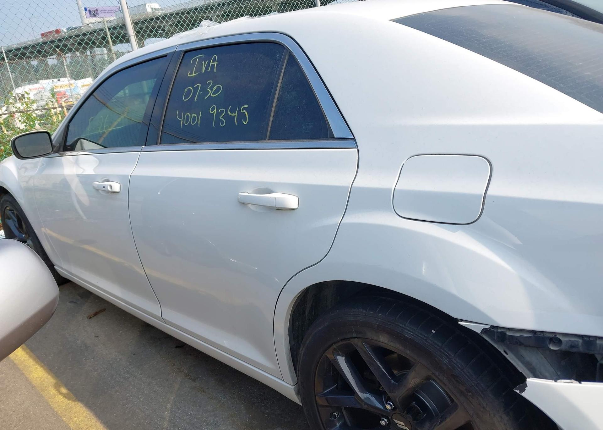 2017 CHRYSLER 300 LIMITED