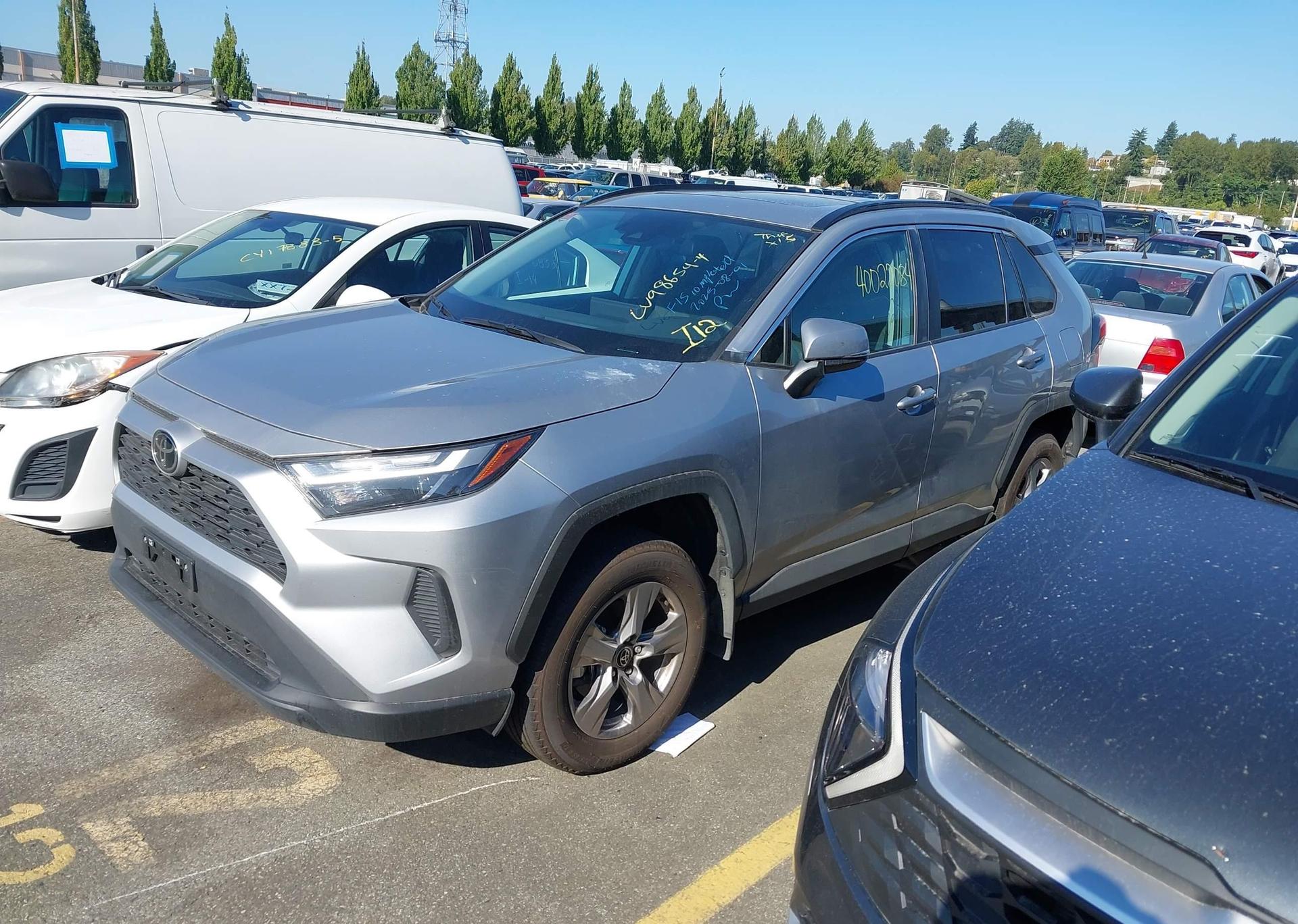 2022 TOYOTA RAV4 XLE