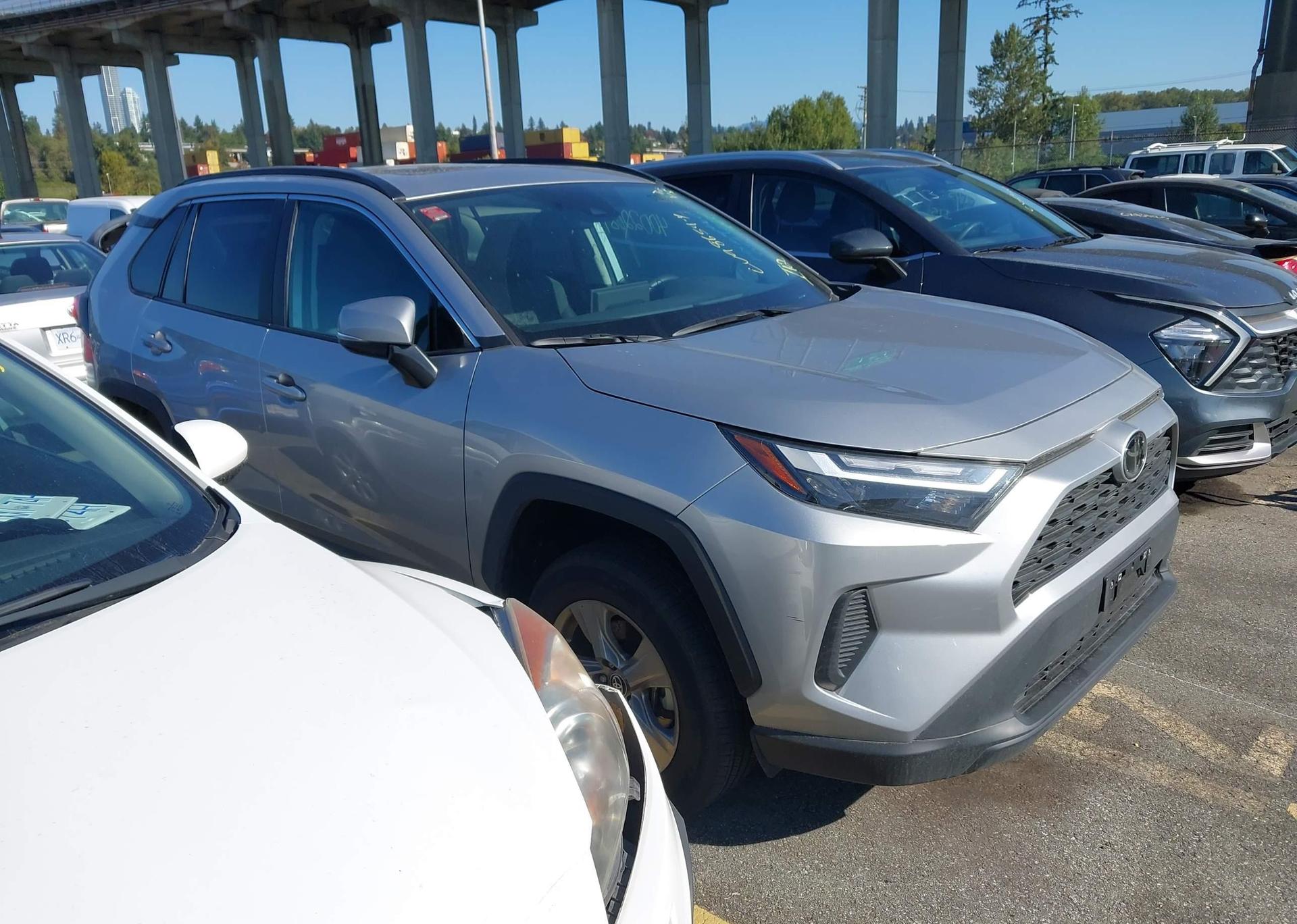 2022 TOYOTA RAV4 XLE