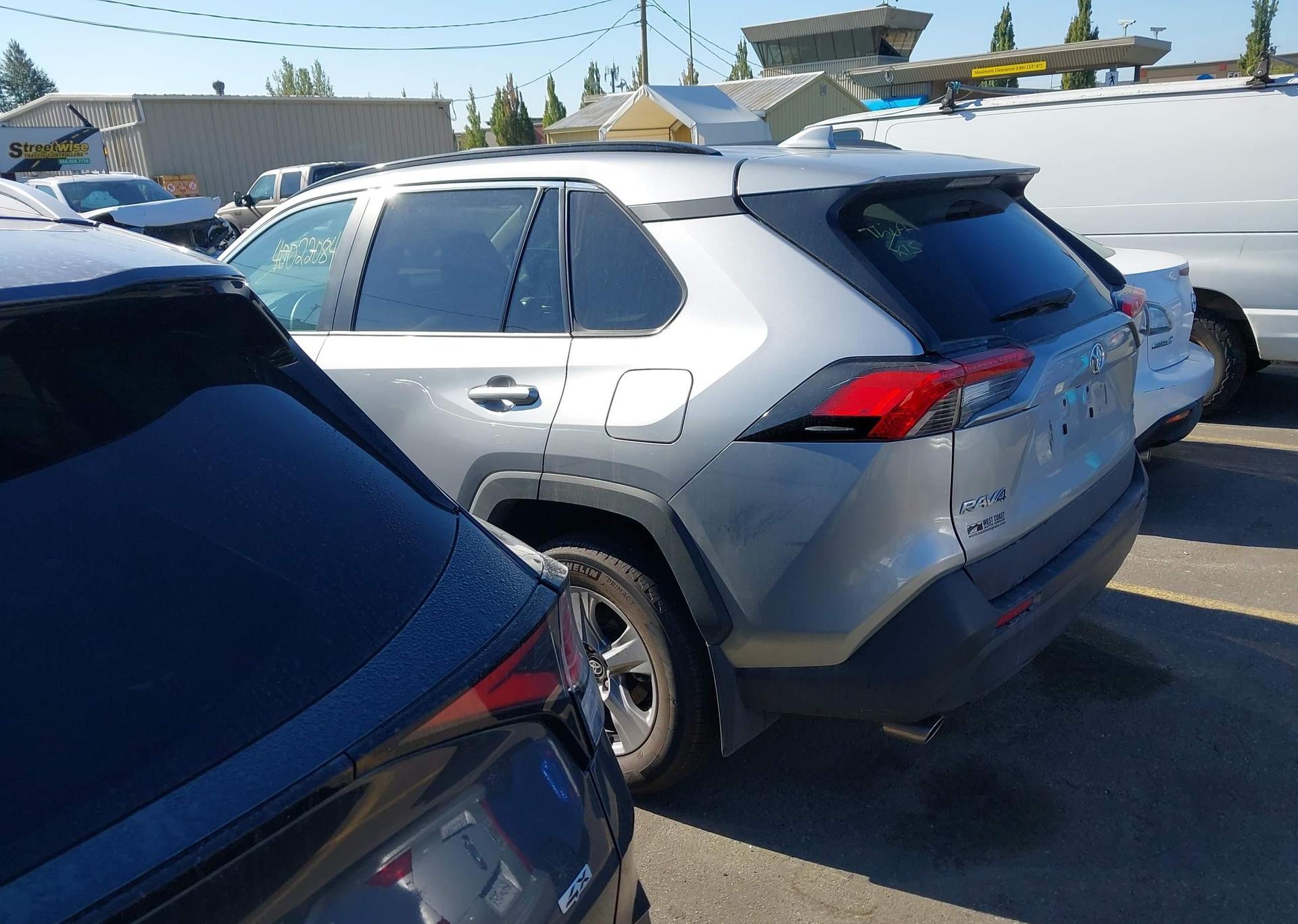 2022 TOYOTA RAV4 XLE