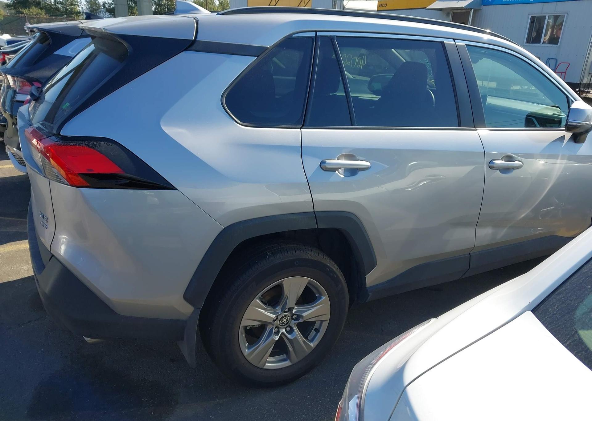 2022 TOYOTA RAV4 XLE