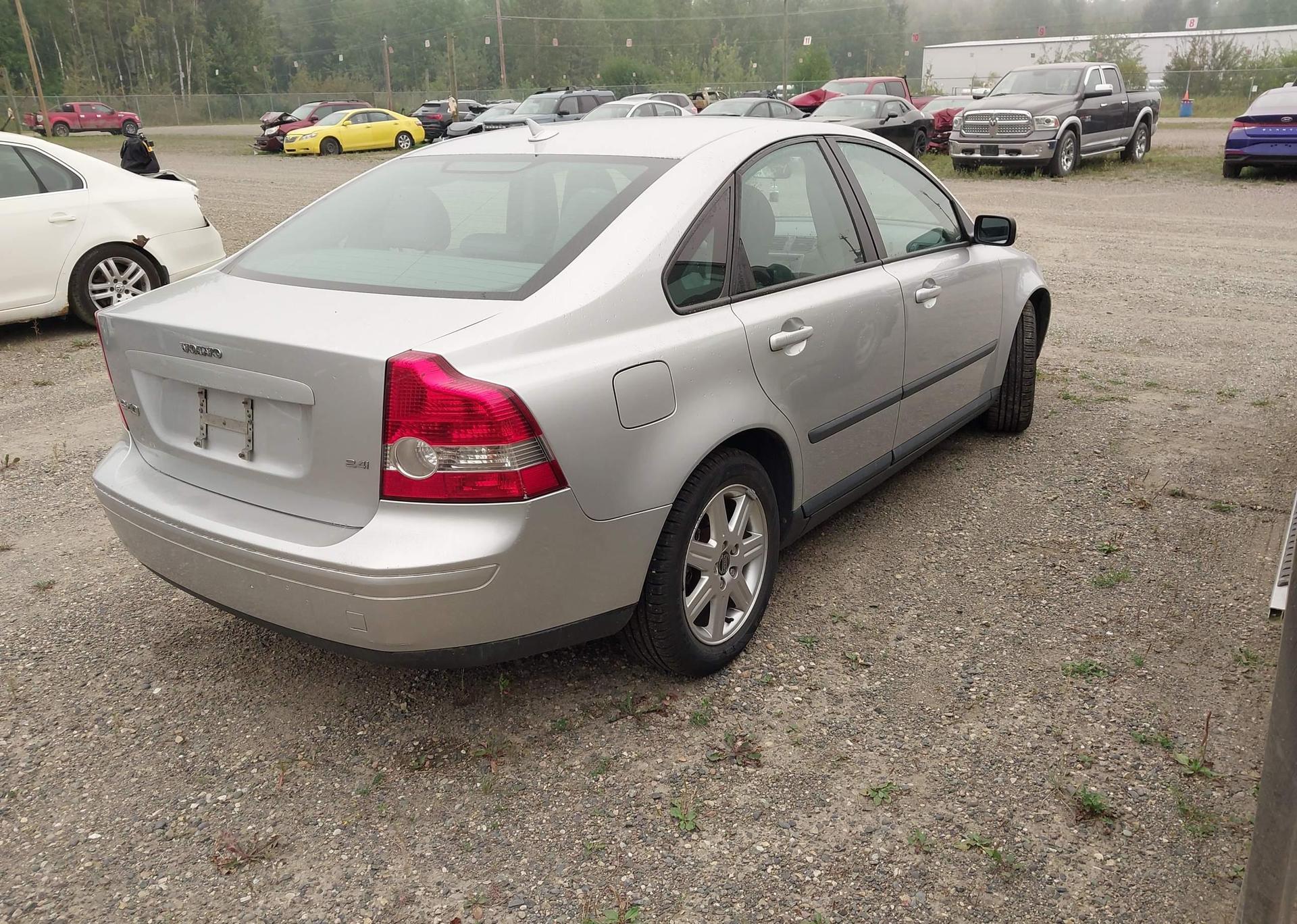2005 VOLVO S40
