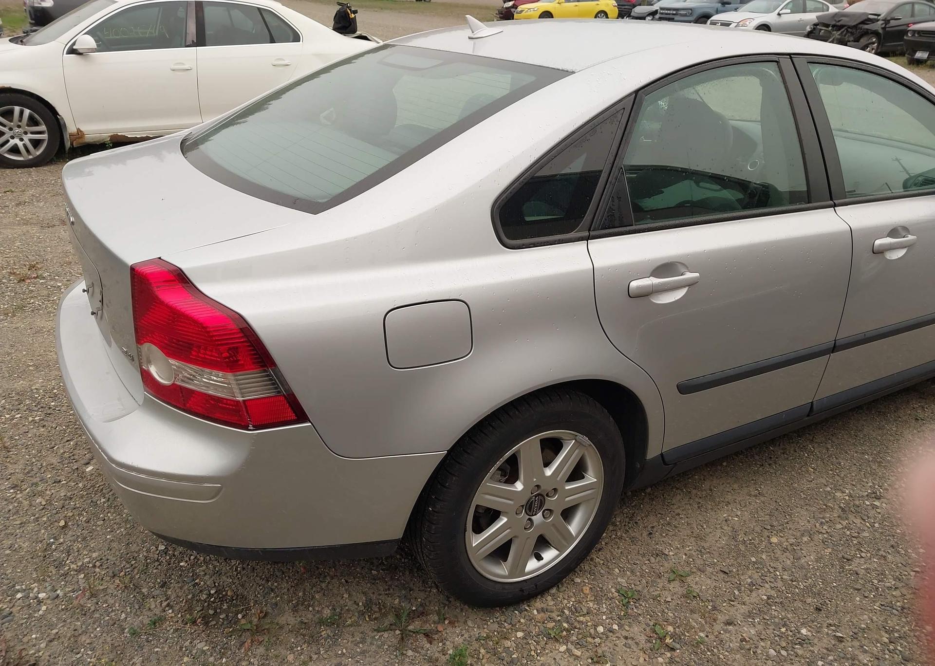2005 VOLVO S40