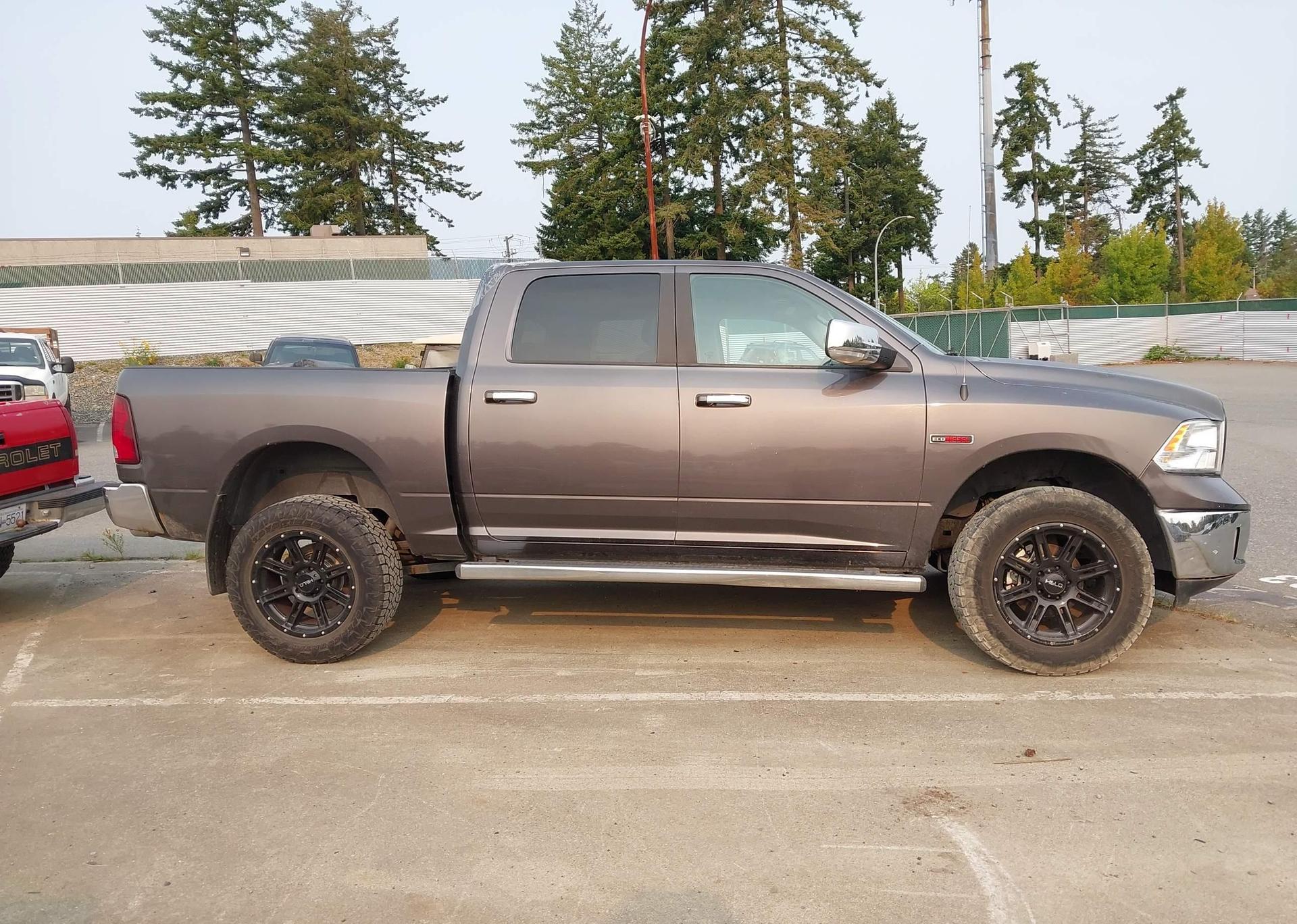 2017 RAM 1500 SLT