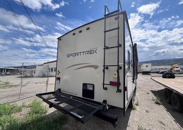 2015 VENTURE SPORTTREK