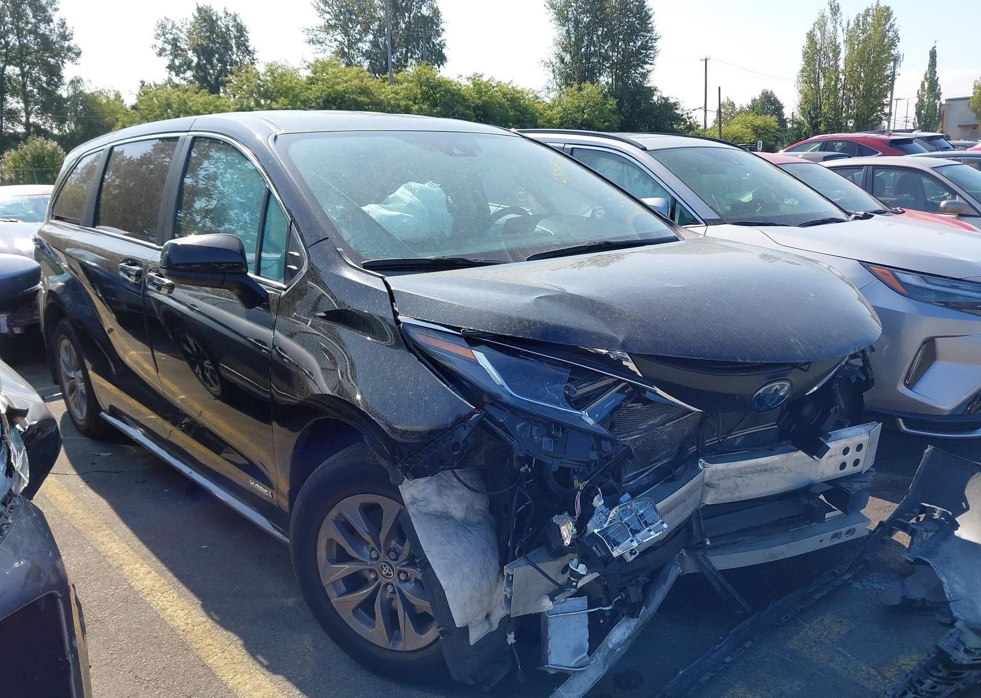 2021 TOYOTA SIENNA LE