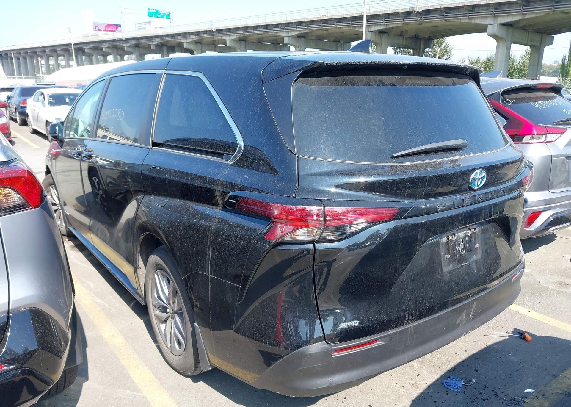 2021 TOYOTA SIENNA LE