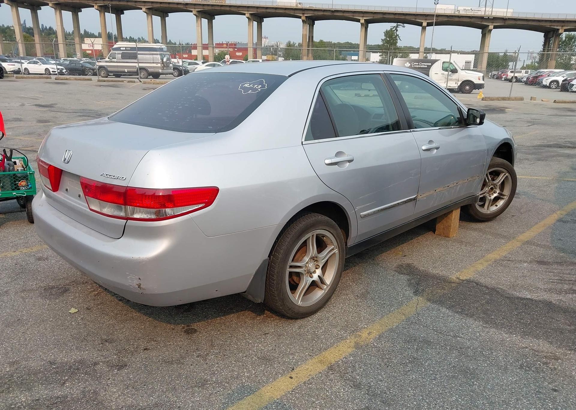 2004 HONDA ACCORD LX