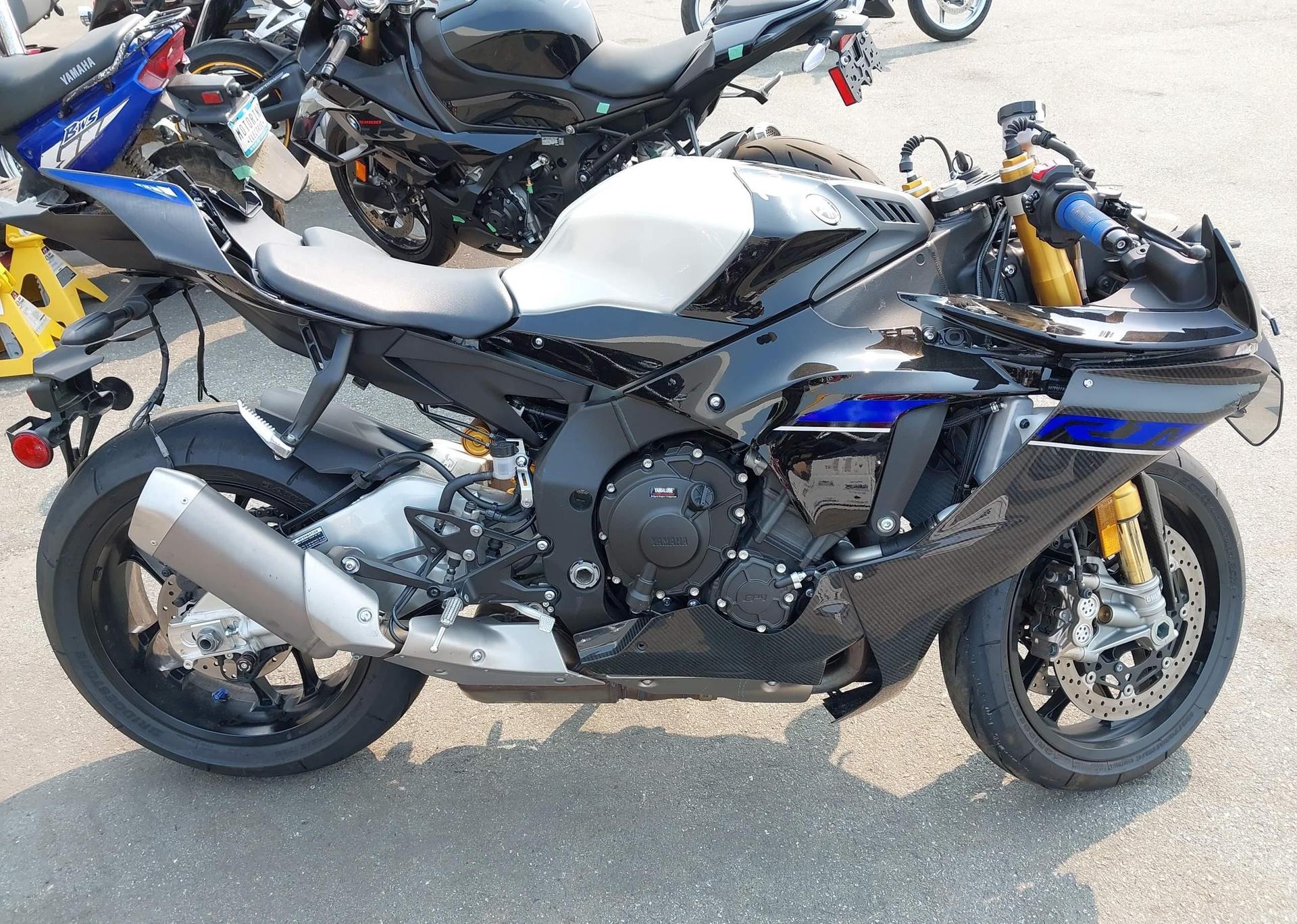 2024 YAMAHA YZFR1M