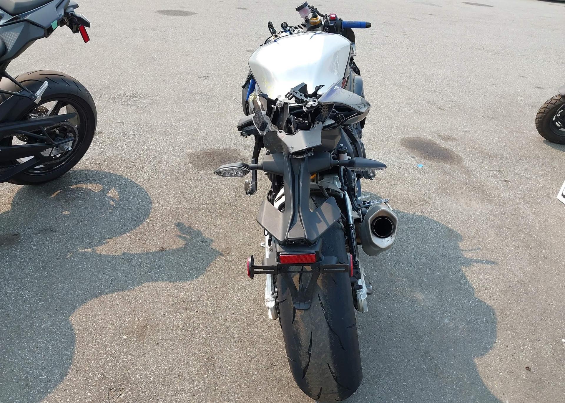 2024 YAMAHA YZFR1M