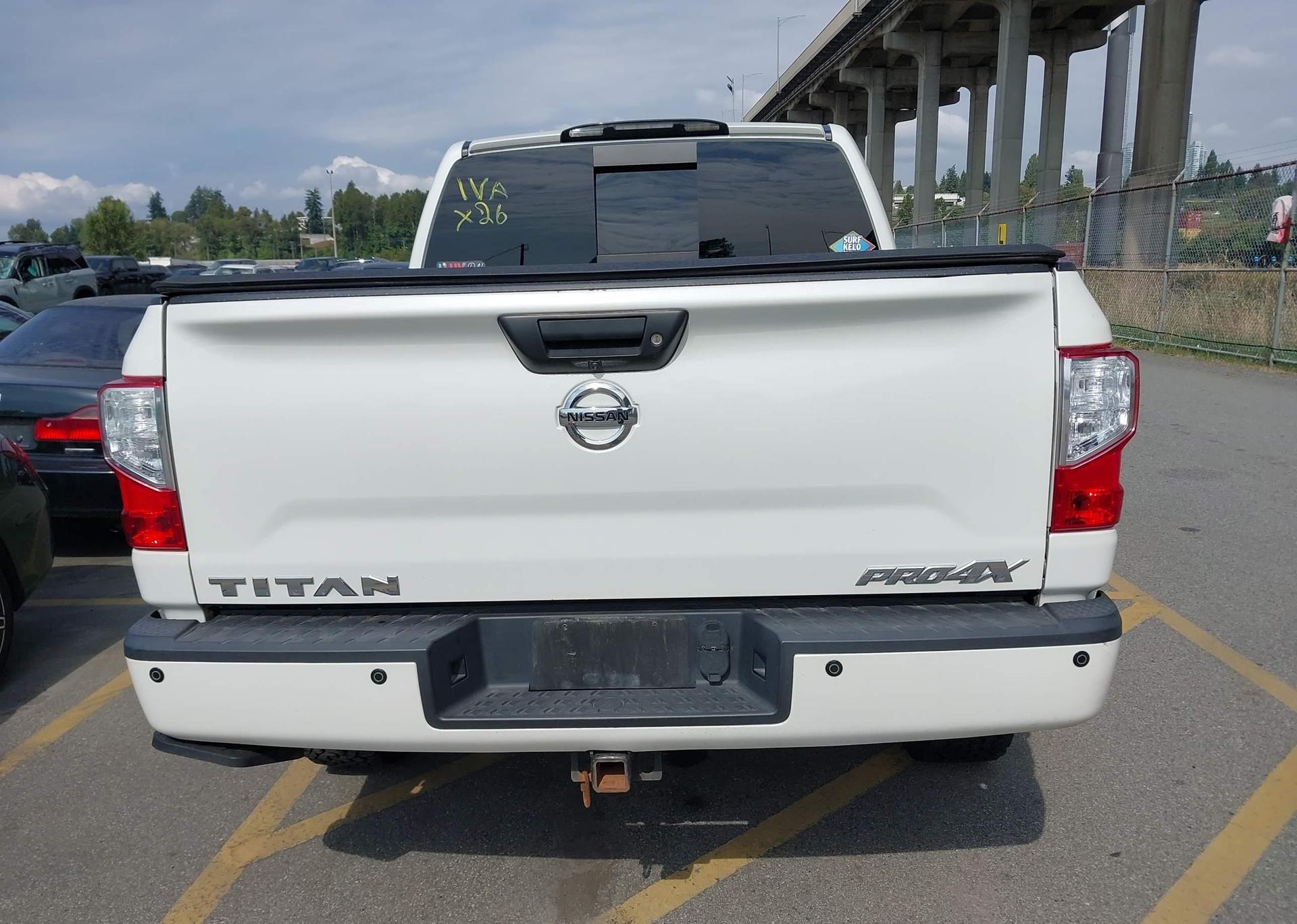 2017 NISSAN TITAN SV