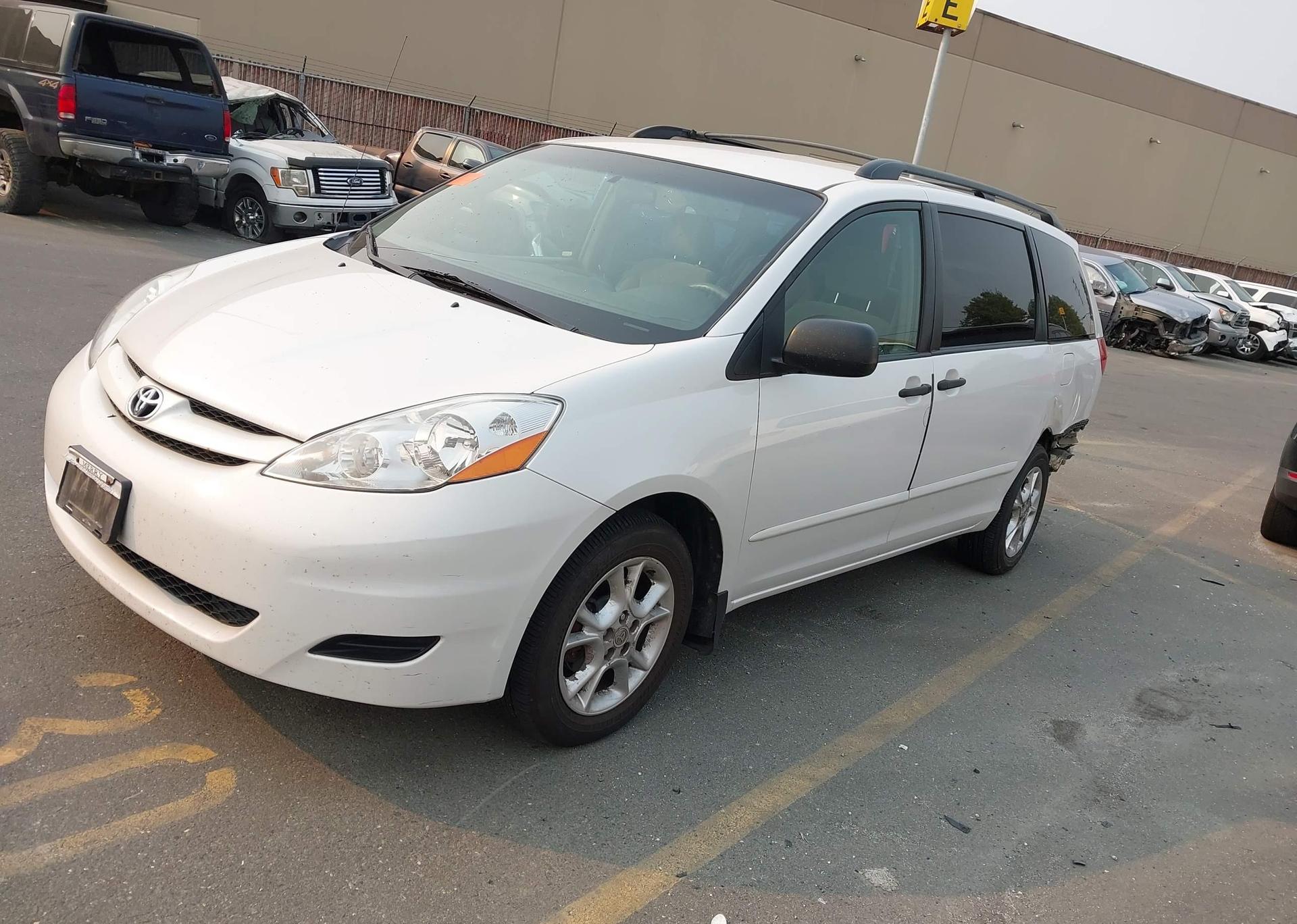 2006 TOYOTA SIENNA CE