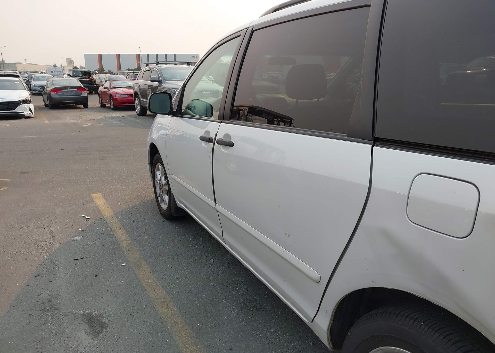 2006 TOYOTA SIENNA CE