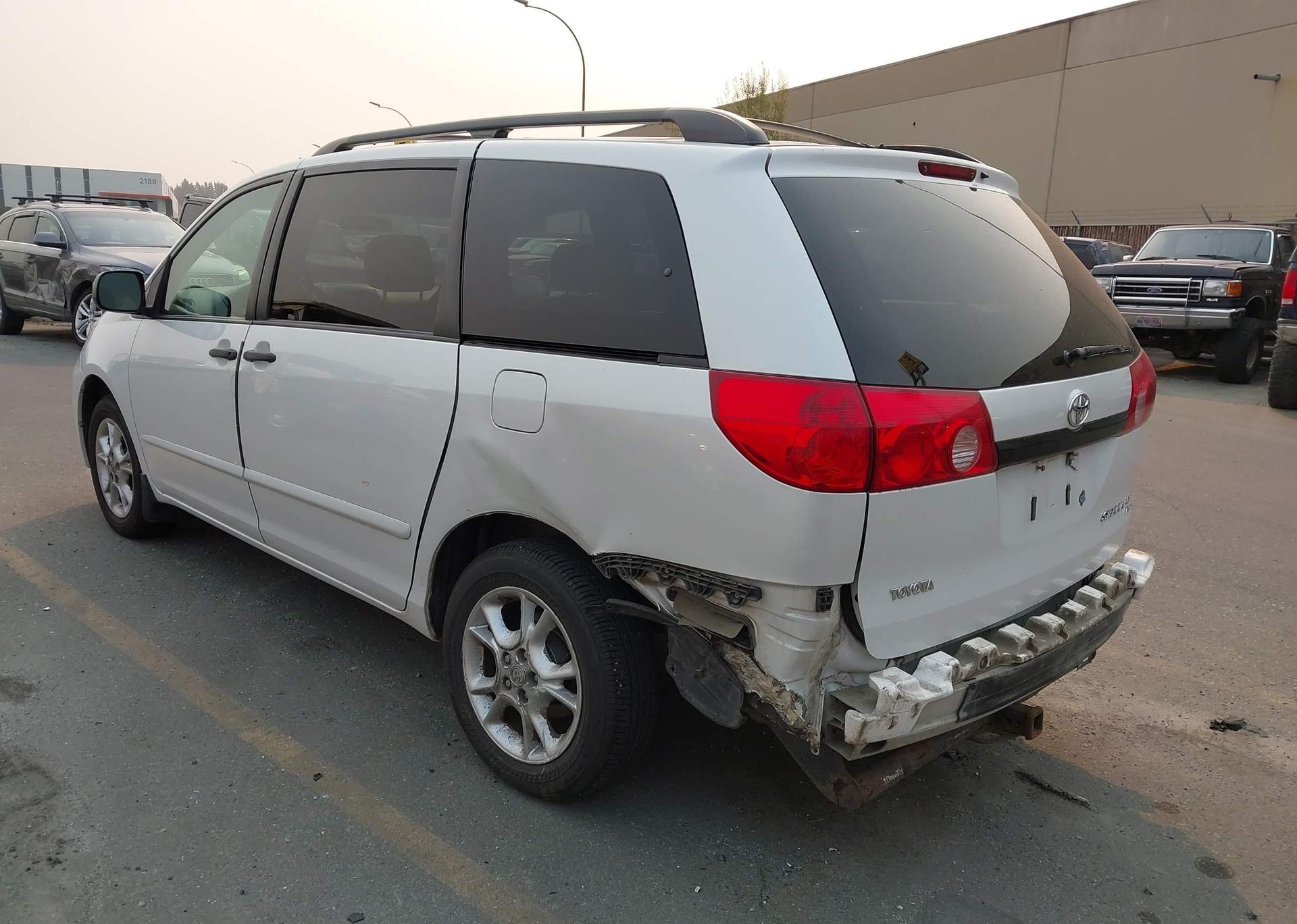 2006 TOYOTA SIENNA CE