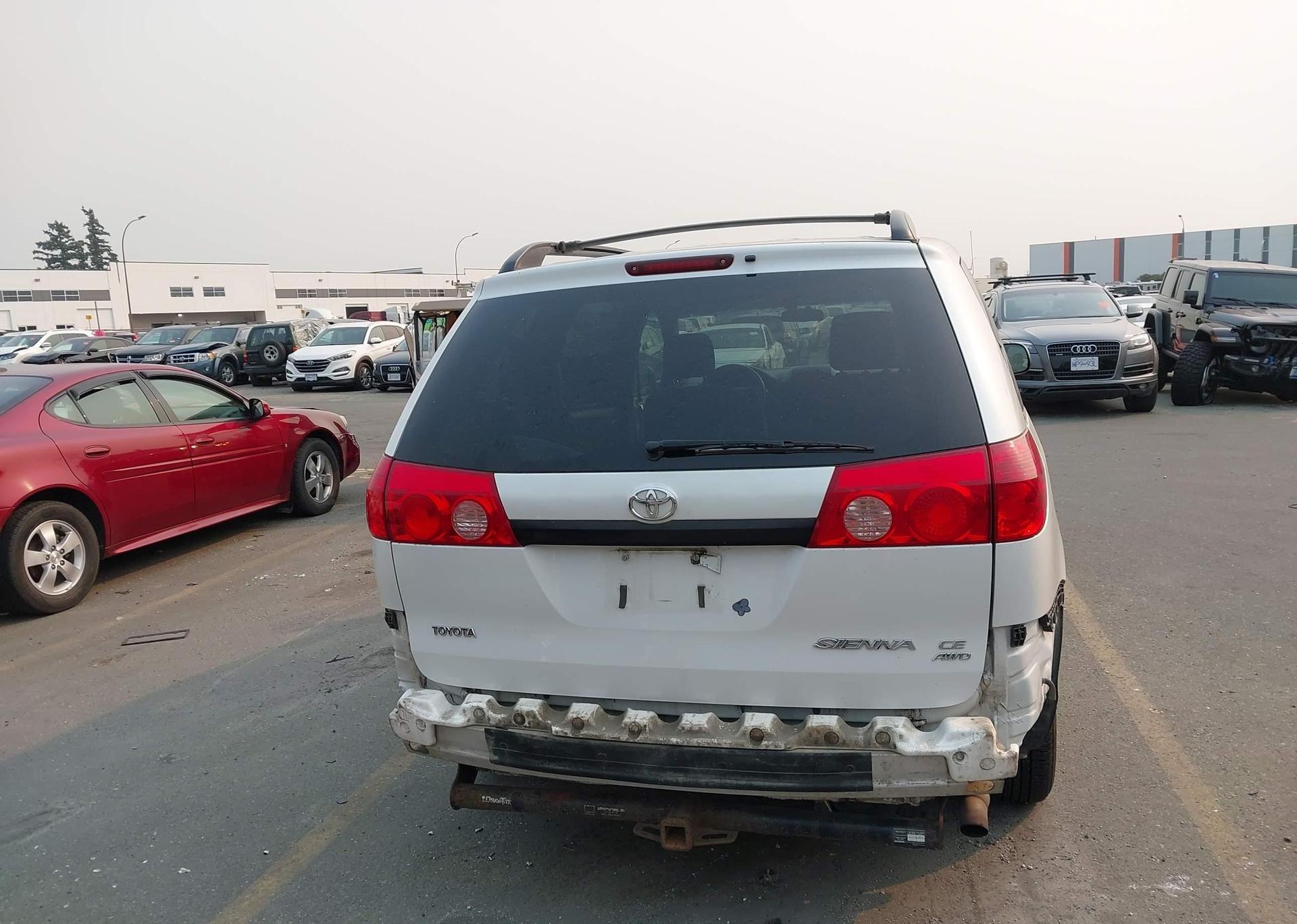 2006 TOYOTA SIENNA CE