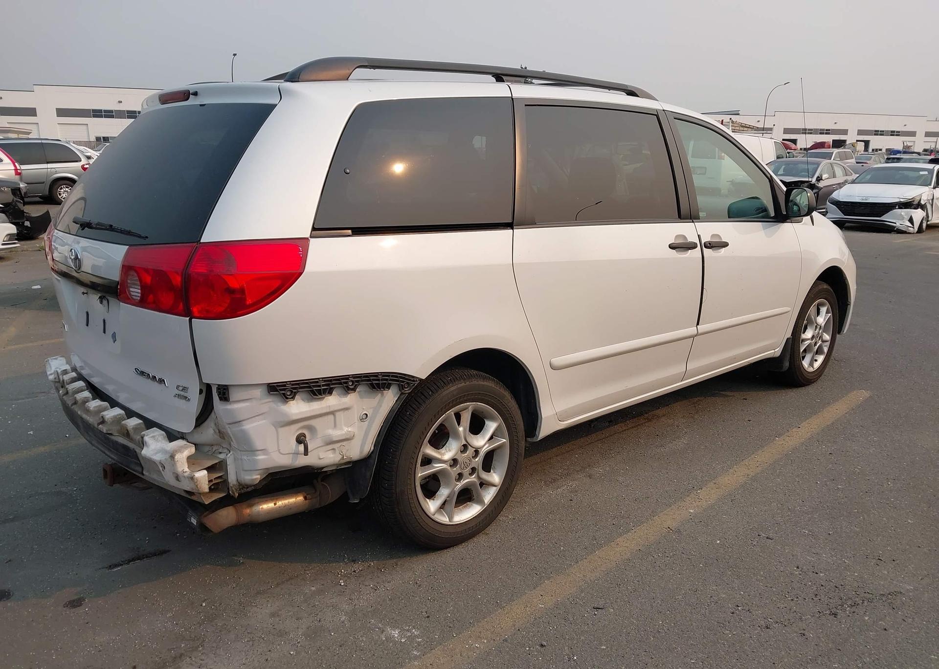 2006 TOYOTA SIENNA CE