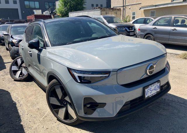 2024 VOLVO XC40