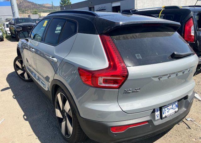 2024 VOLVO XC40