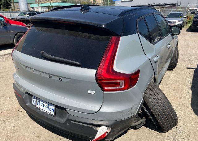2024 VOLVO XC40