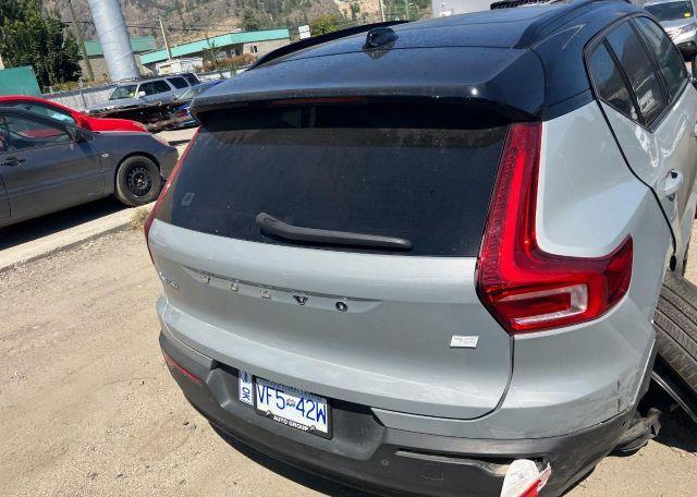 2024 VOLVO XC40