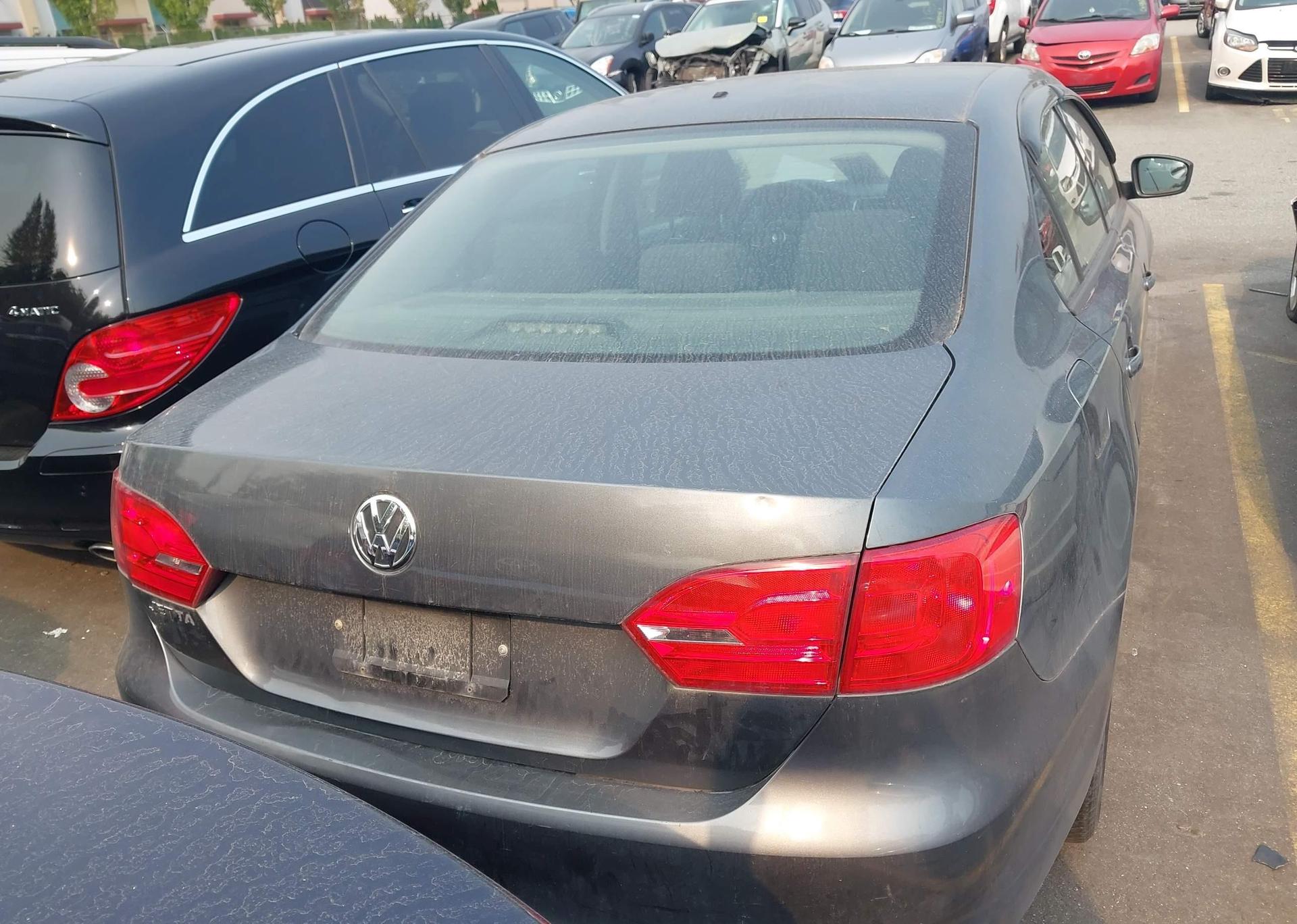 2011 VOLKSWAGEN JETTA S
