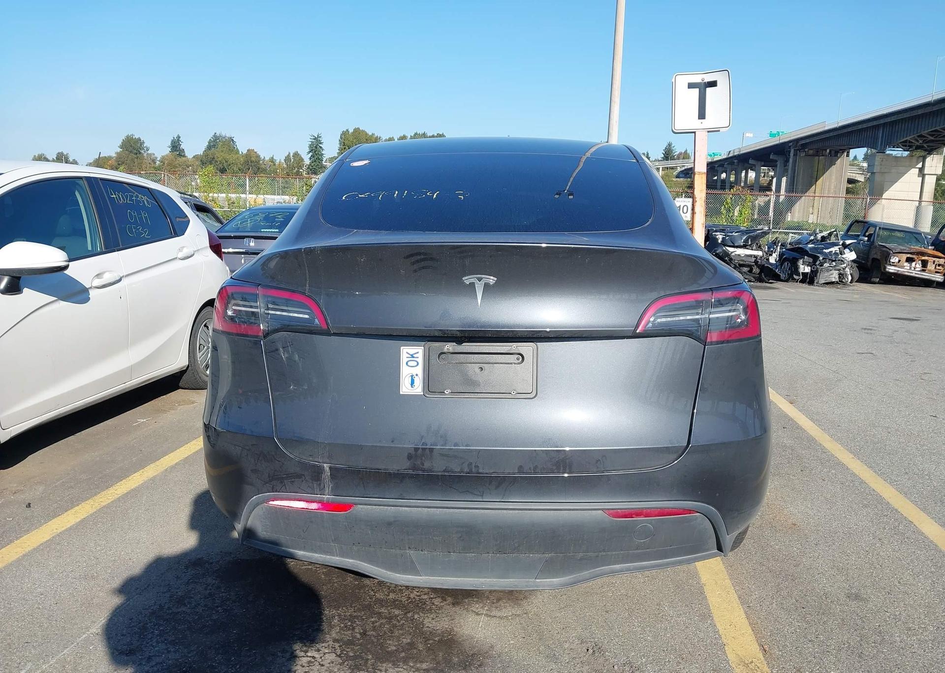 2024 TESLA MODEL Y