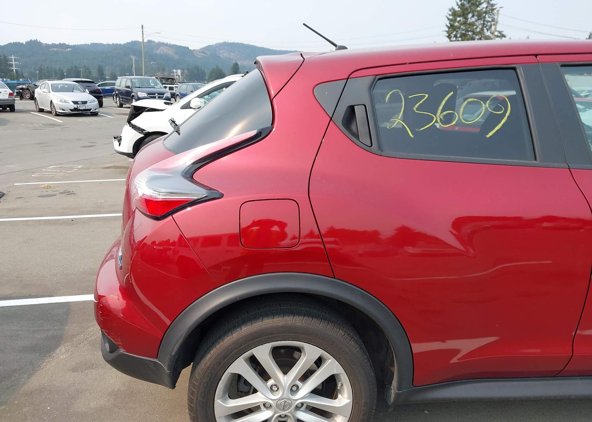 2015 NISSAN JUKE S