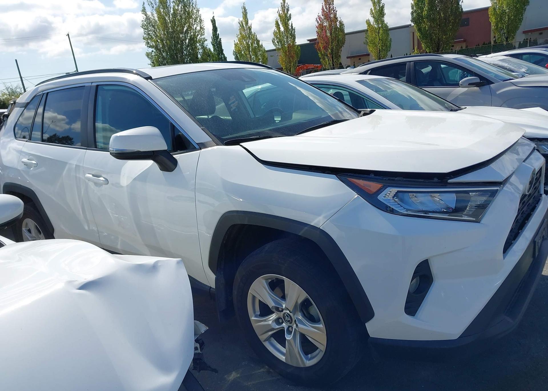 2020 TOYOTA RAV4 XLE