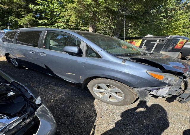 2014 TOYOTA SIENNA LE