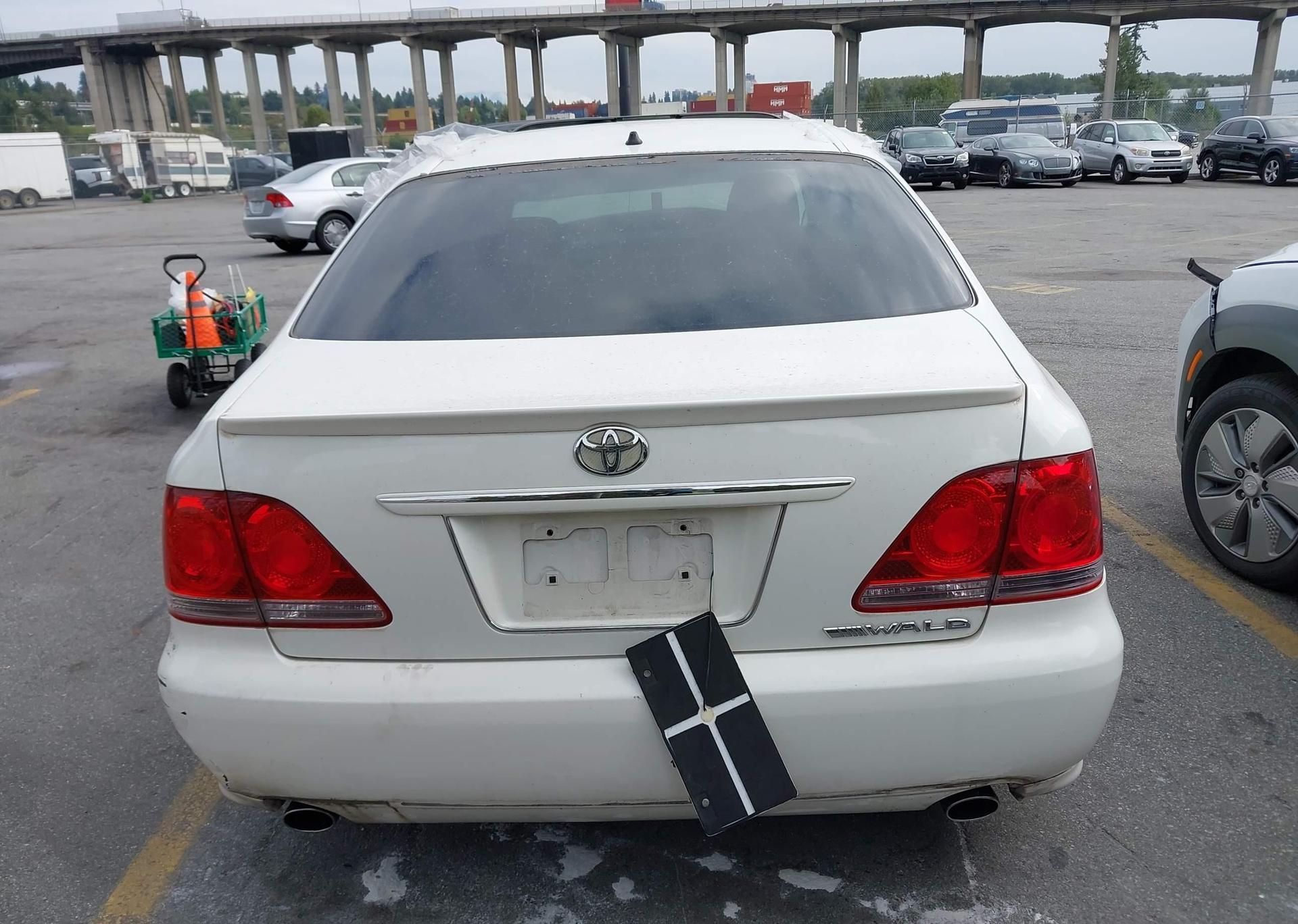 2004 TOYOTA CROWN XLE