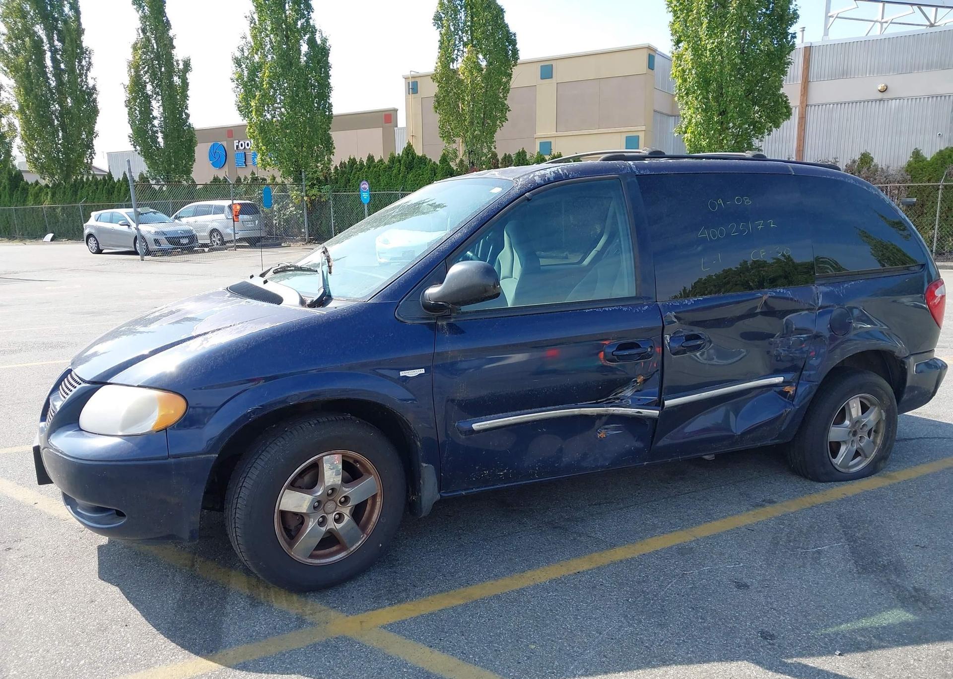 2004 DODGE CARAVAN SE