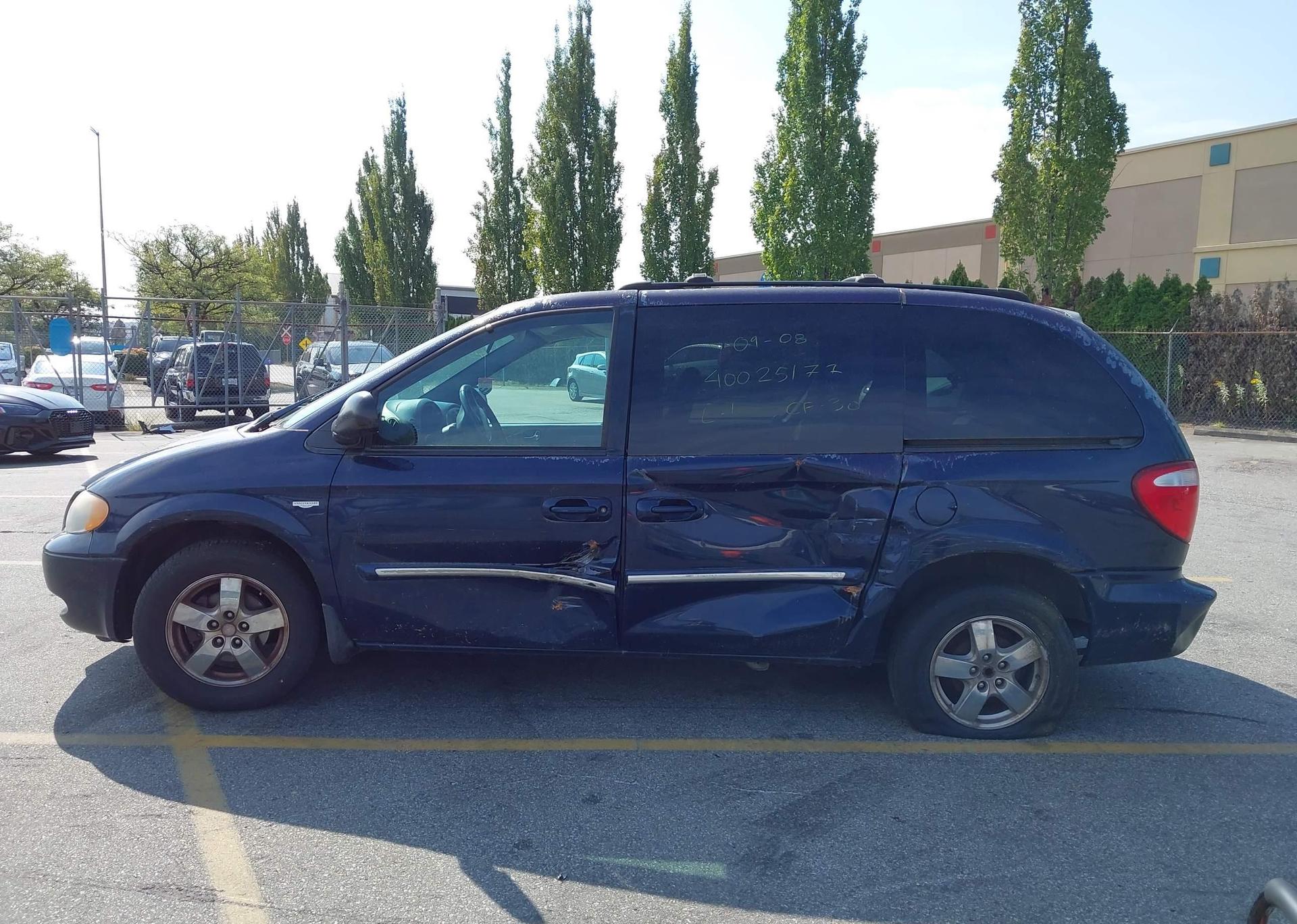 2004 DODGE CARAVAN SE