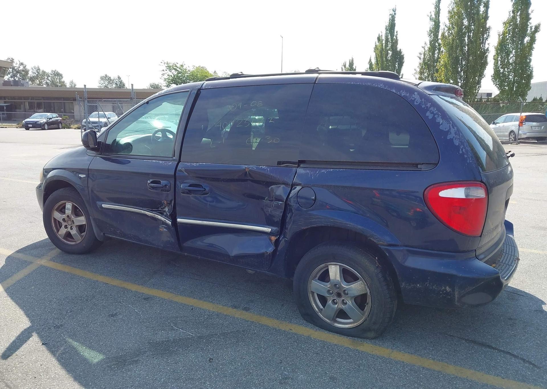 2004 DODGE CARAVAN SE