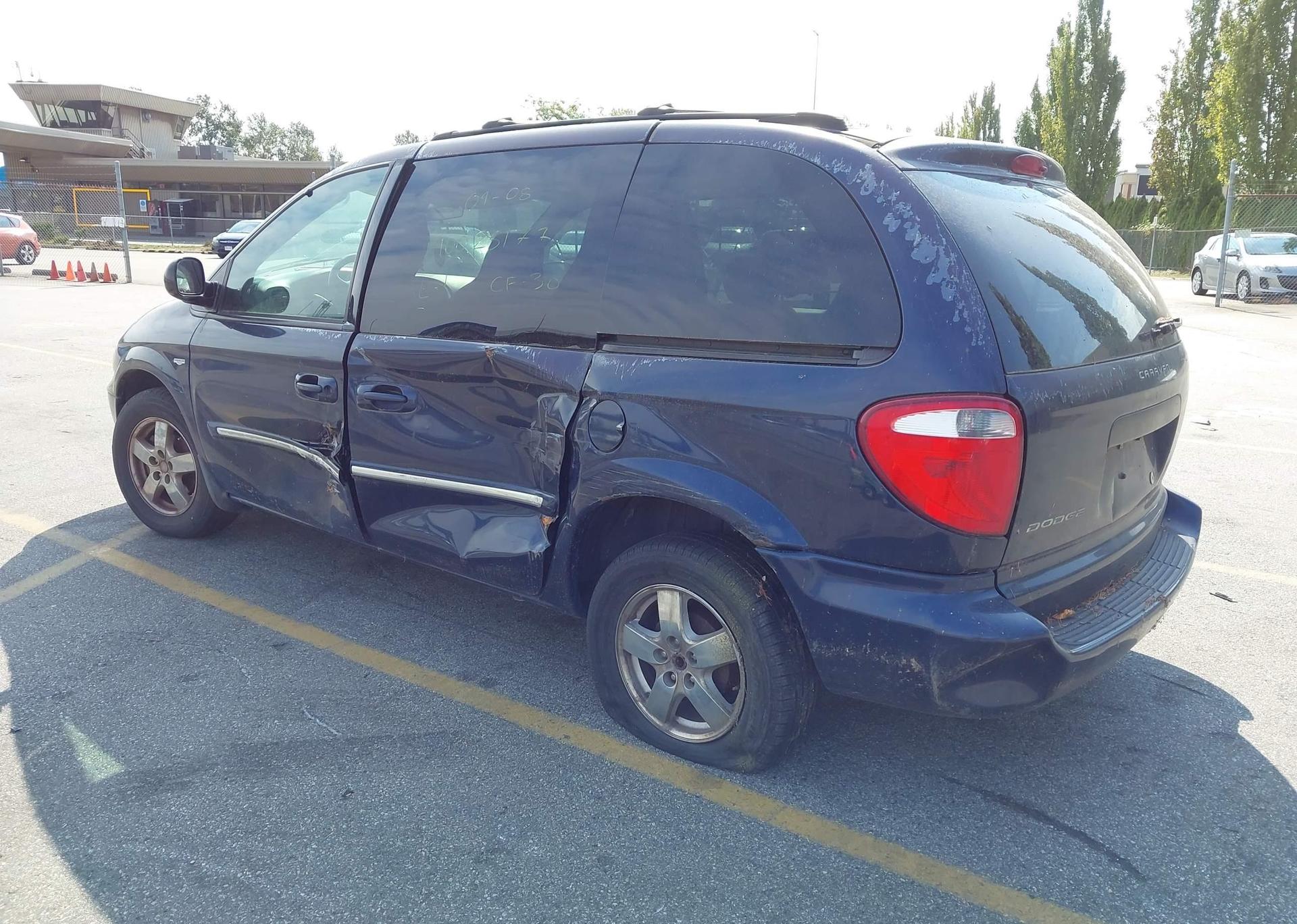 2004 DODGE CARAVAN SE