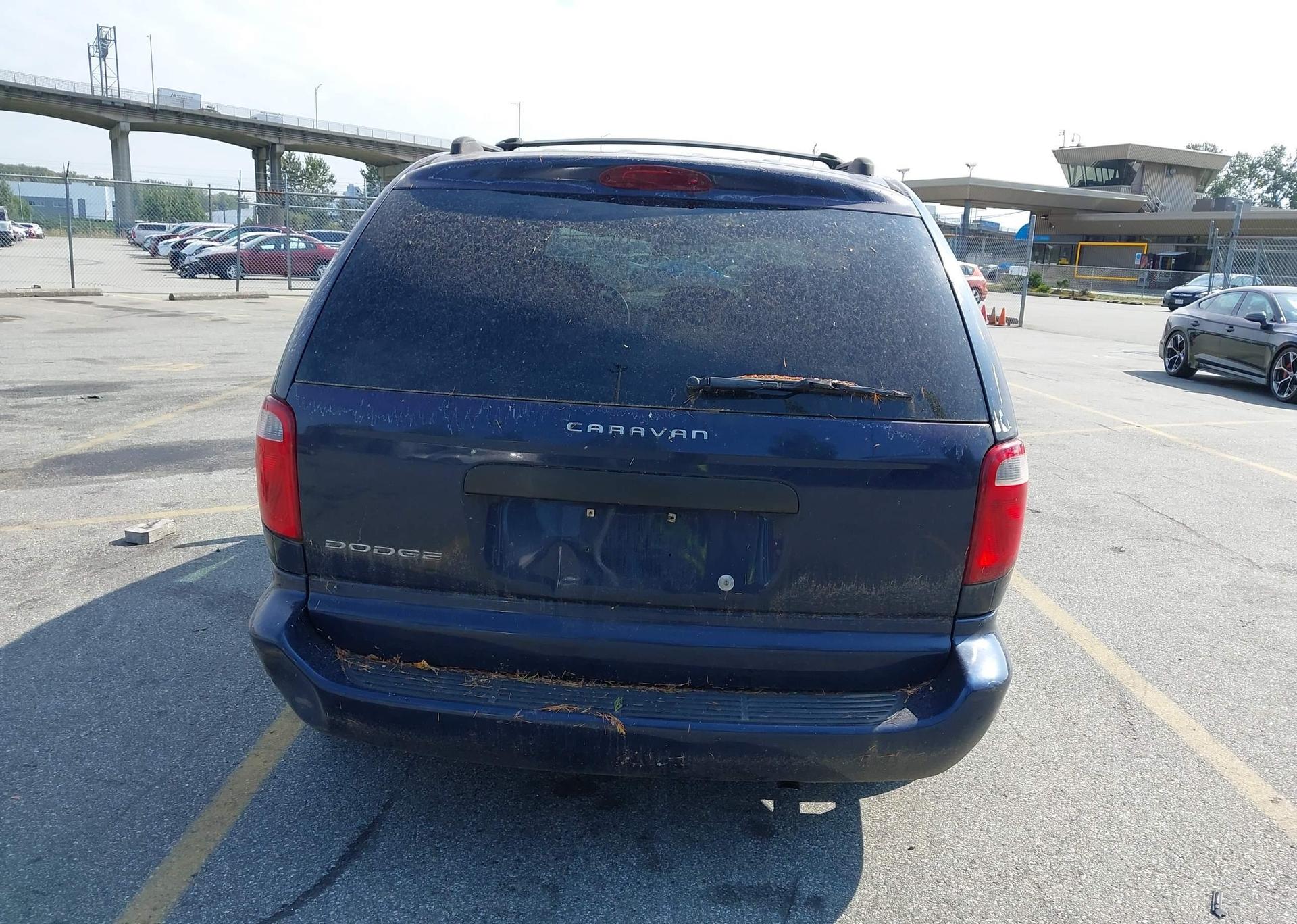 2004 DODGE CARAVAN SE