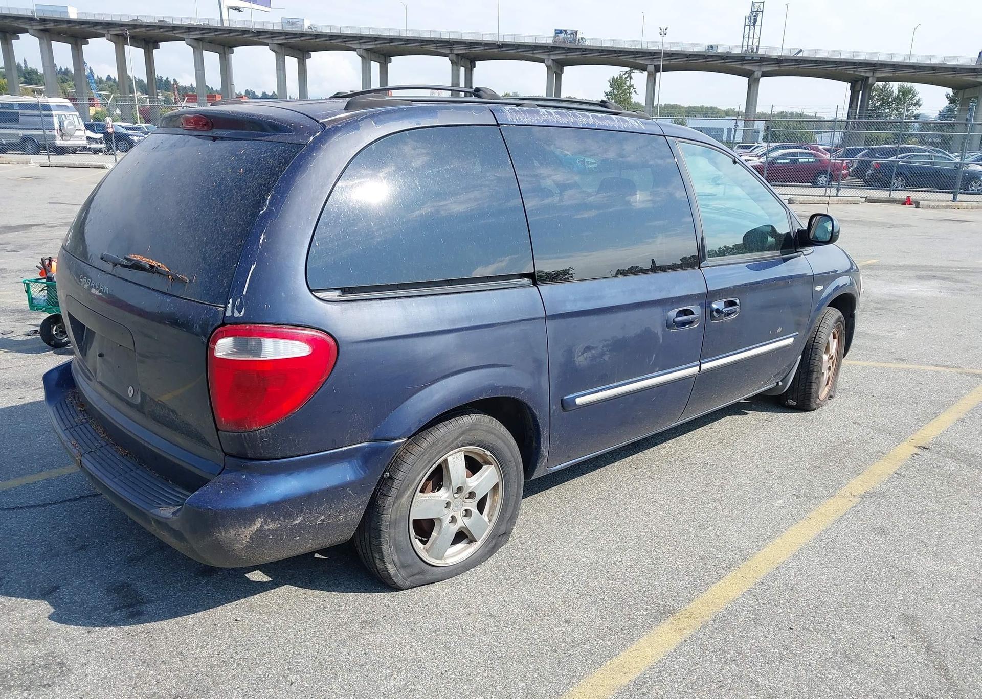 2004 DODGE CARAVAN SE