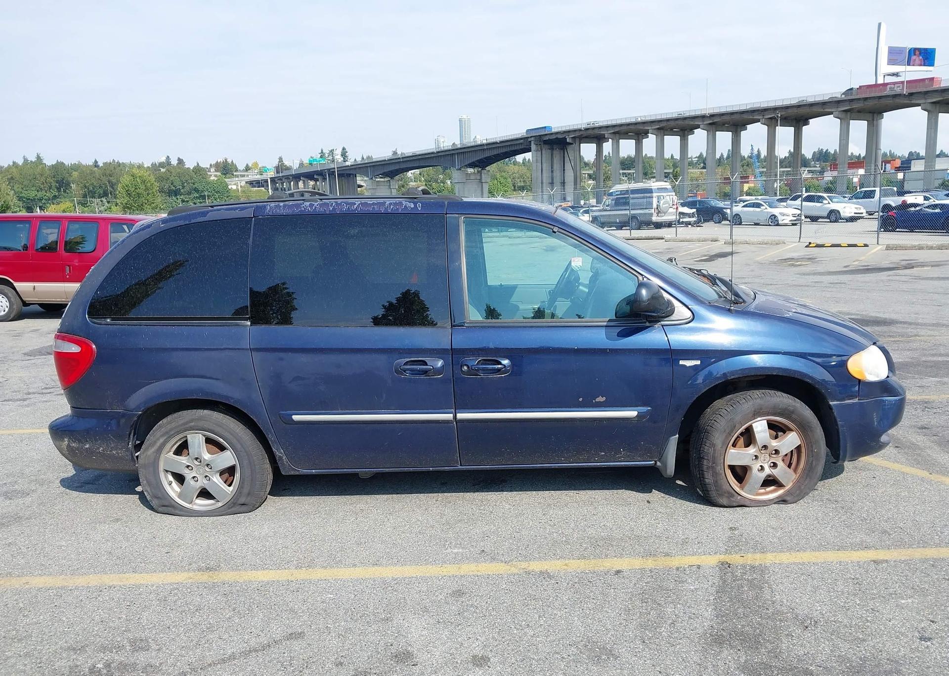 2004 DODGE CARAVAN SE